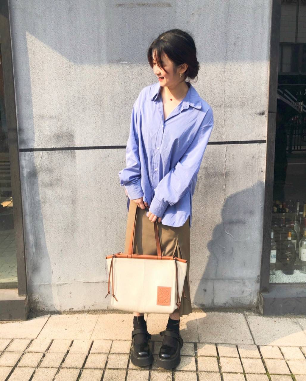 * 𝘊𝘶𝘴𝘩𝘪𝘰𝘯 𝘵𝘰𝘵𝘦 小号 尺寸:32-24-16cm 编码:702001小号布配棕 采用独家定制进口帆布拼进口小牛皮，搭配独家定制进口条纹内衬tote 购物袋 上班通勤款💯分，属于仙女们闭眼就可以入的款✌✌