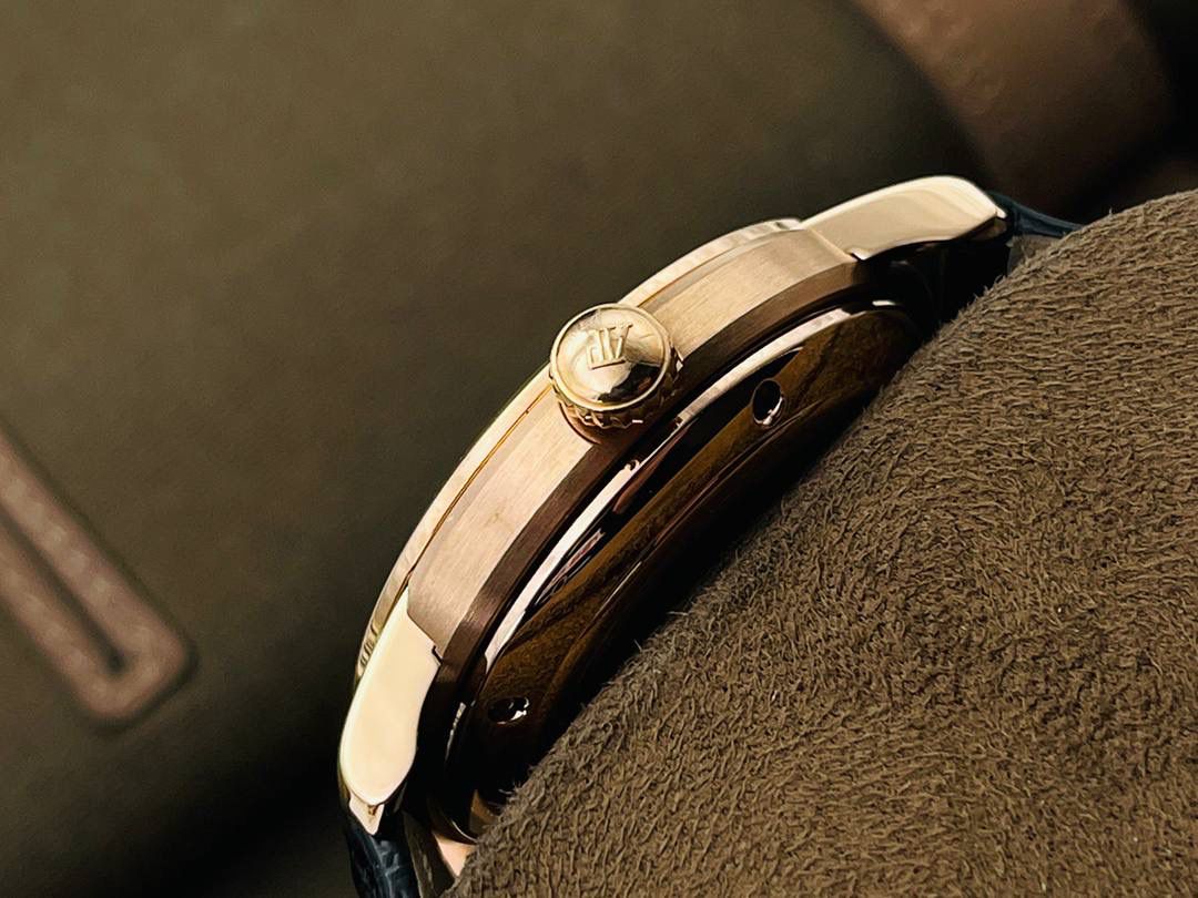 原版开模 市场最高版本 爱.彼 JULES AUDEMARS系列男士腕表！ 1⃣️机芯型号：2824改3120自动机械，透底设计！稳定零返修！ 2⃣️表径41毫米！ 3⃣️大三针简约表盘！ 4⃣️316L精钢壳套！