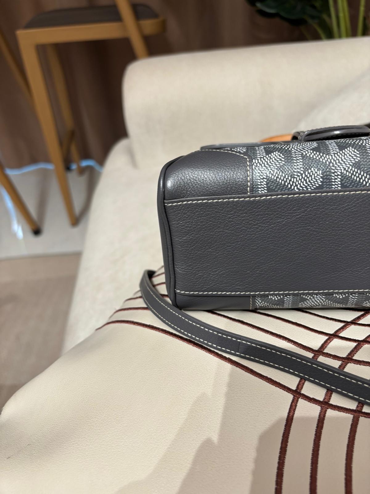 Goyard Saigon mini Grey 100%Authentic ,98%new ✅專門店收據✅strap✅dust bag