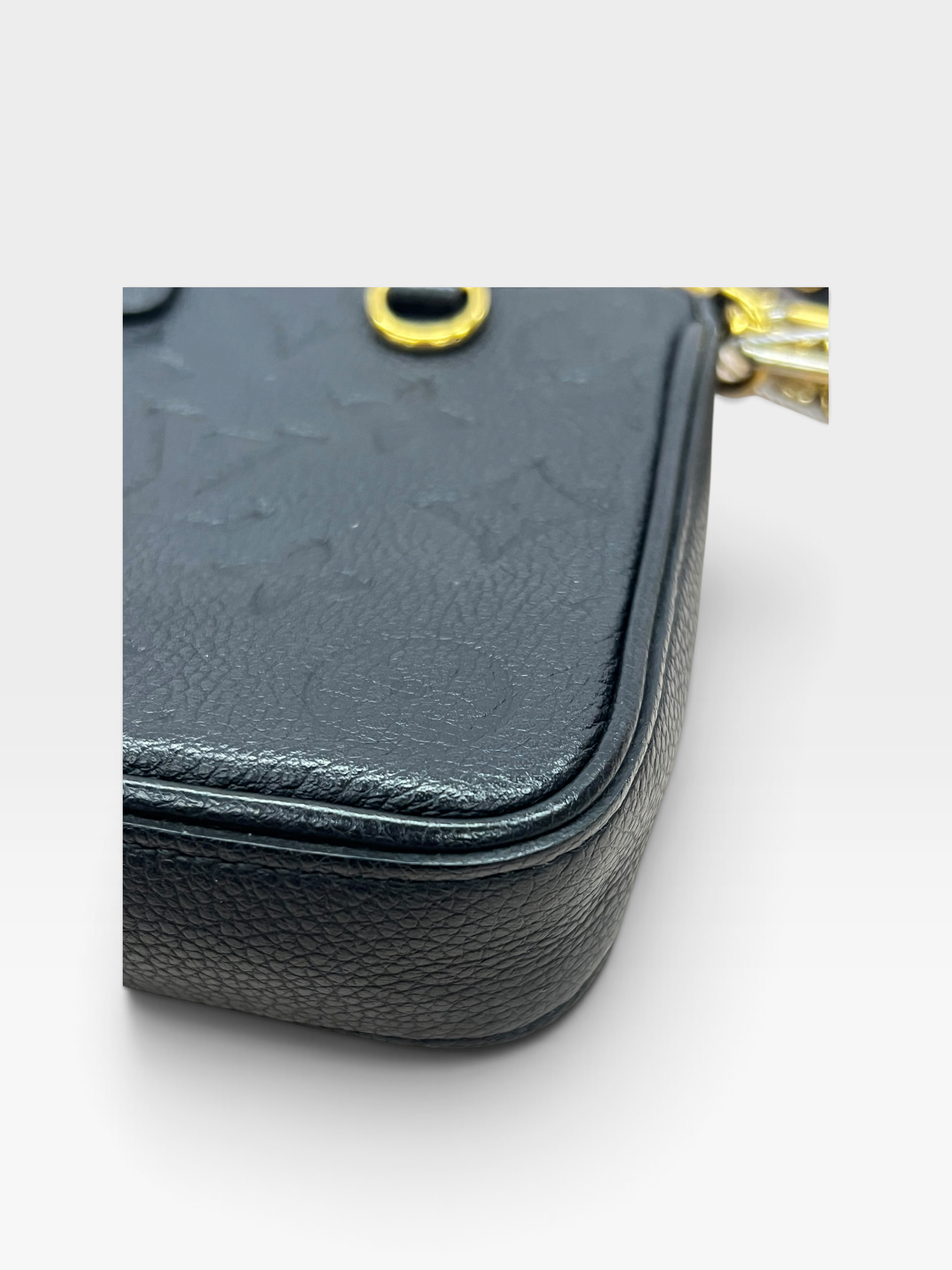 Pre-Owned LV Easy Pouch On Strap / Product Code: 082803