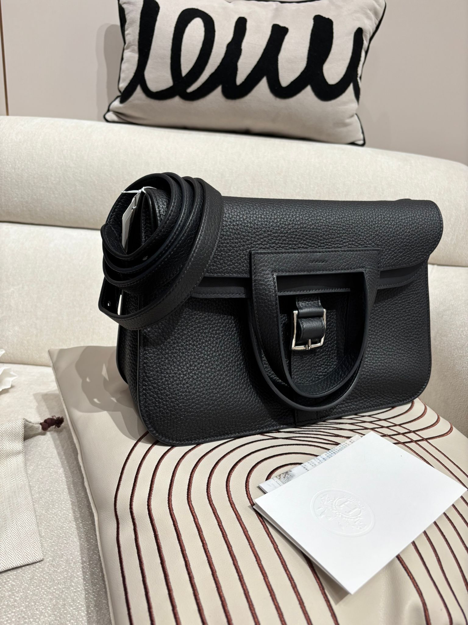 Hermes Halzan 31, STAMP U Stamp U 黑色粒粒牛皮銀扣 100%Authentic ,98%new ✅香港專門店收據✅dust bag✅box 