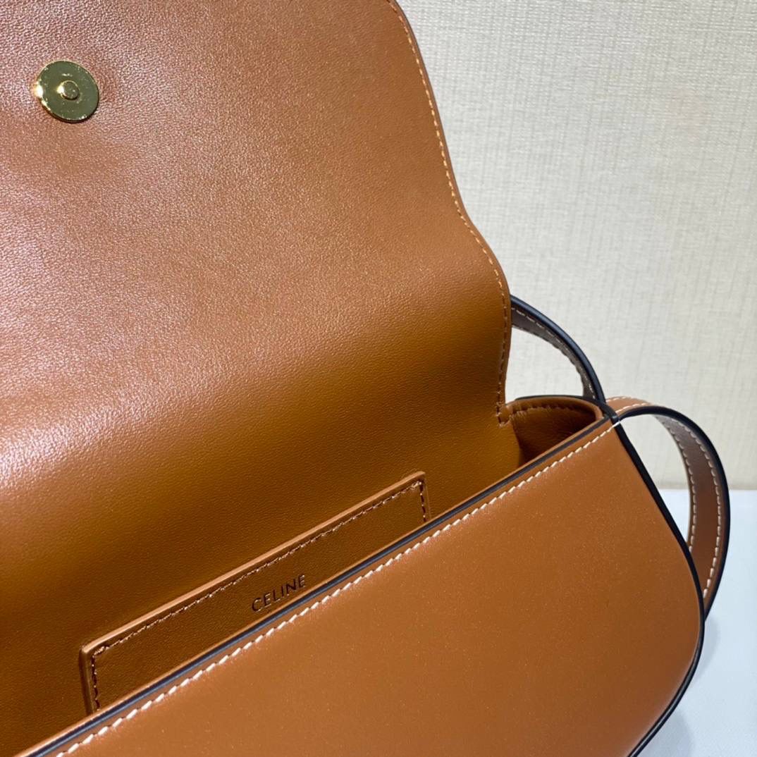 🔥大货实拍图 𝗖𝗘𝗟𝗜𝗡𝗘 ♥ 𝗧𝗔𝗕𝗢𝗨 𝗖𝗟𝗨𝗧𝗖𝗛 型号：10I592 尺寸：18*8*5cm