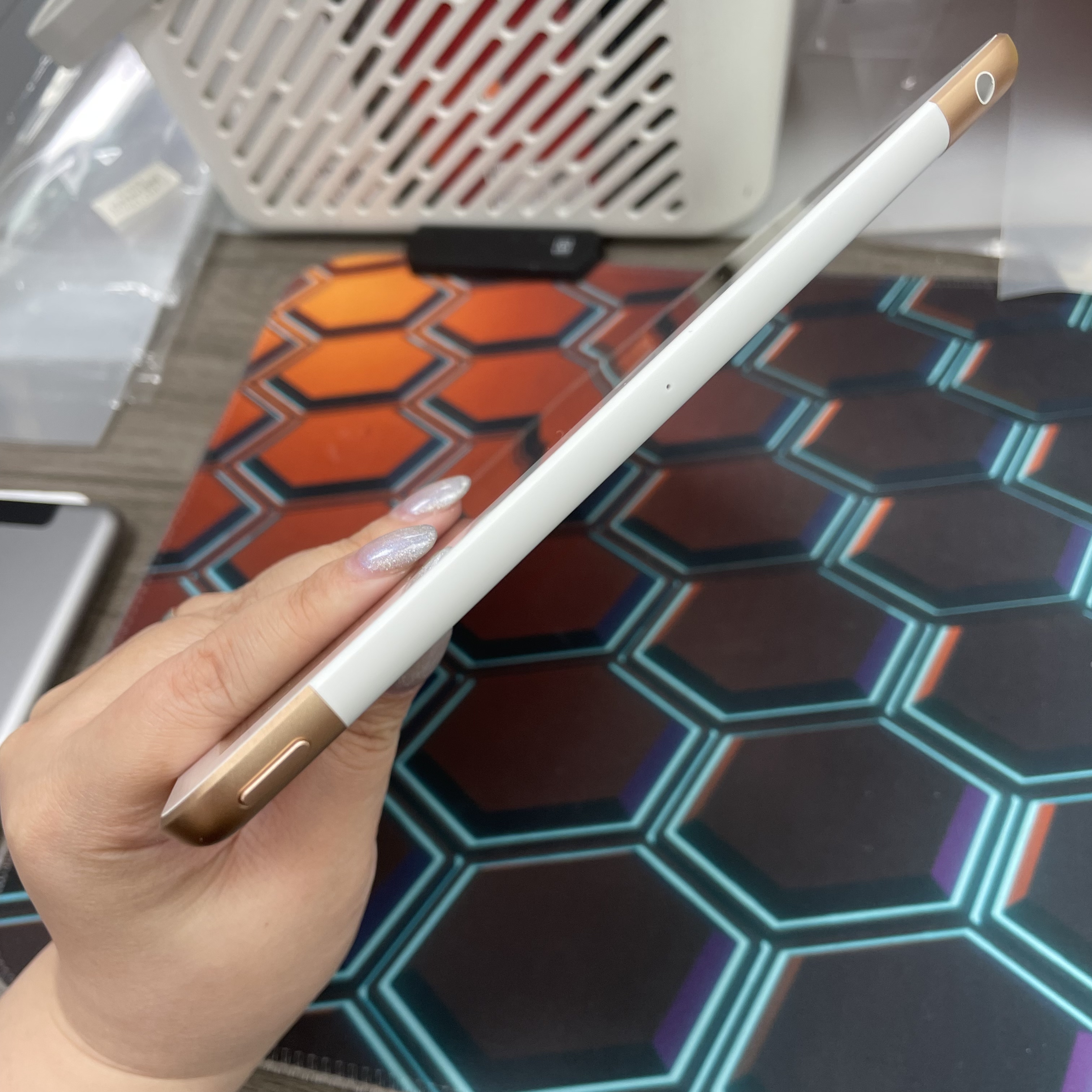 *6951 iPad 6 未使用品 128GB 插卡版 粉色 pink