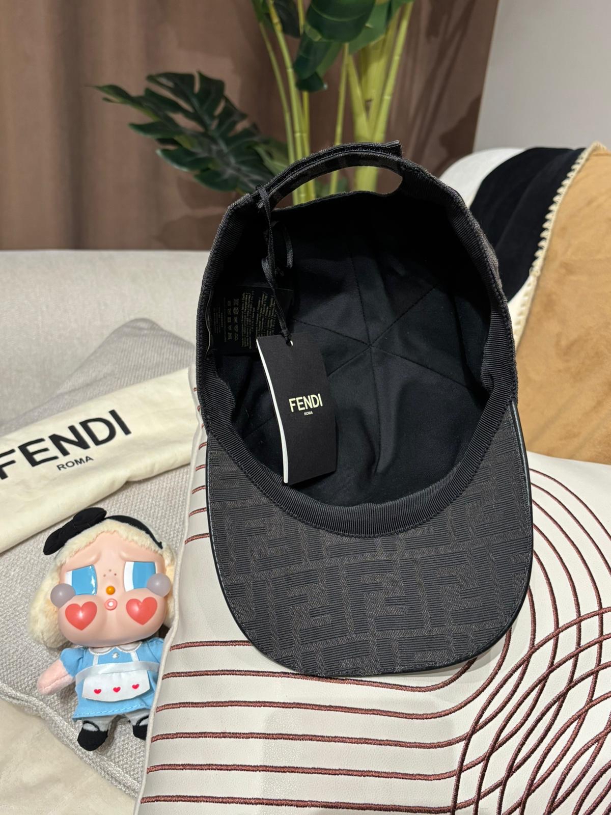 全新 Fendi cap Hat 100%Authentic ,Brand New全新 ✅Dust bag