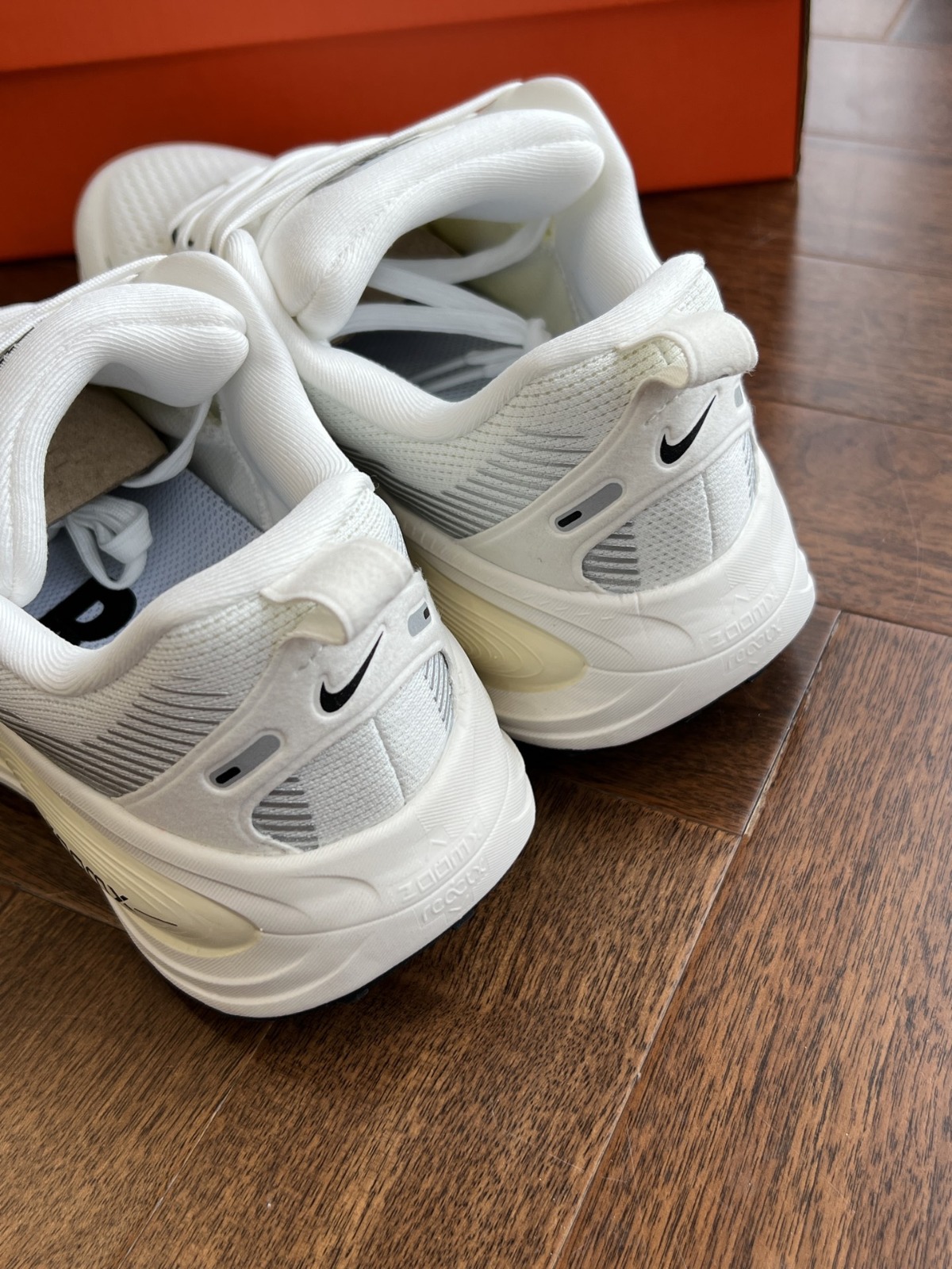 Nike Zoom Vomero 18 運動跑步鞋