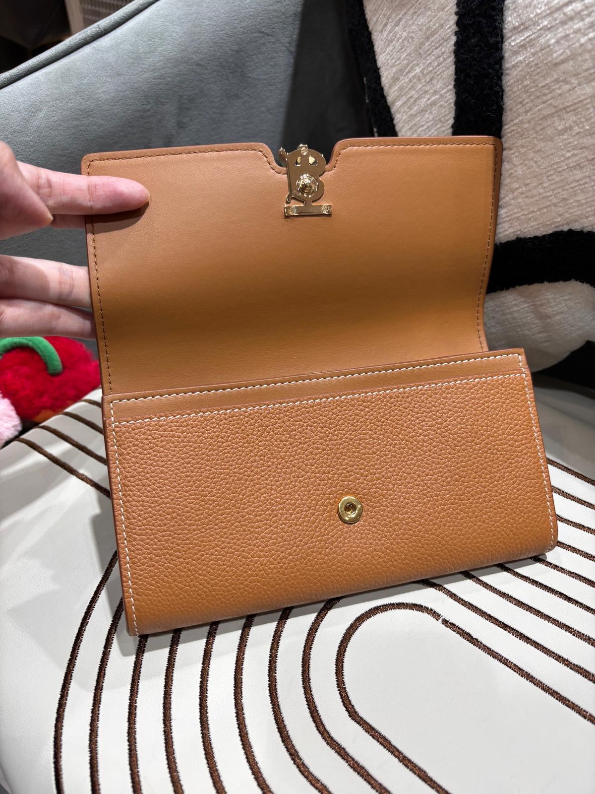 未使用品 Burberry Flap Long Wallet Calfskin Tan 100%Authentic, Unused 未使用品 ✅Dust bag