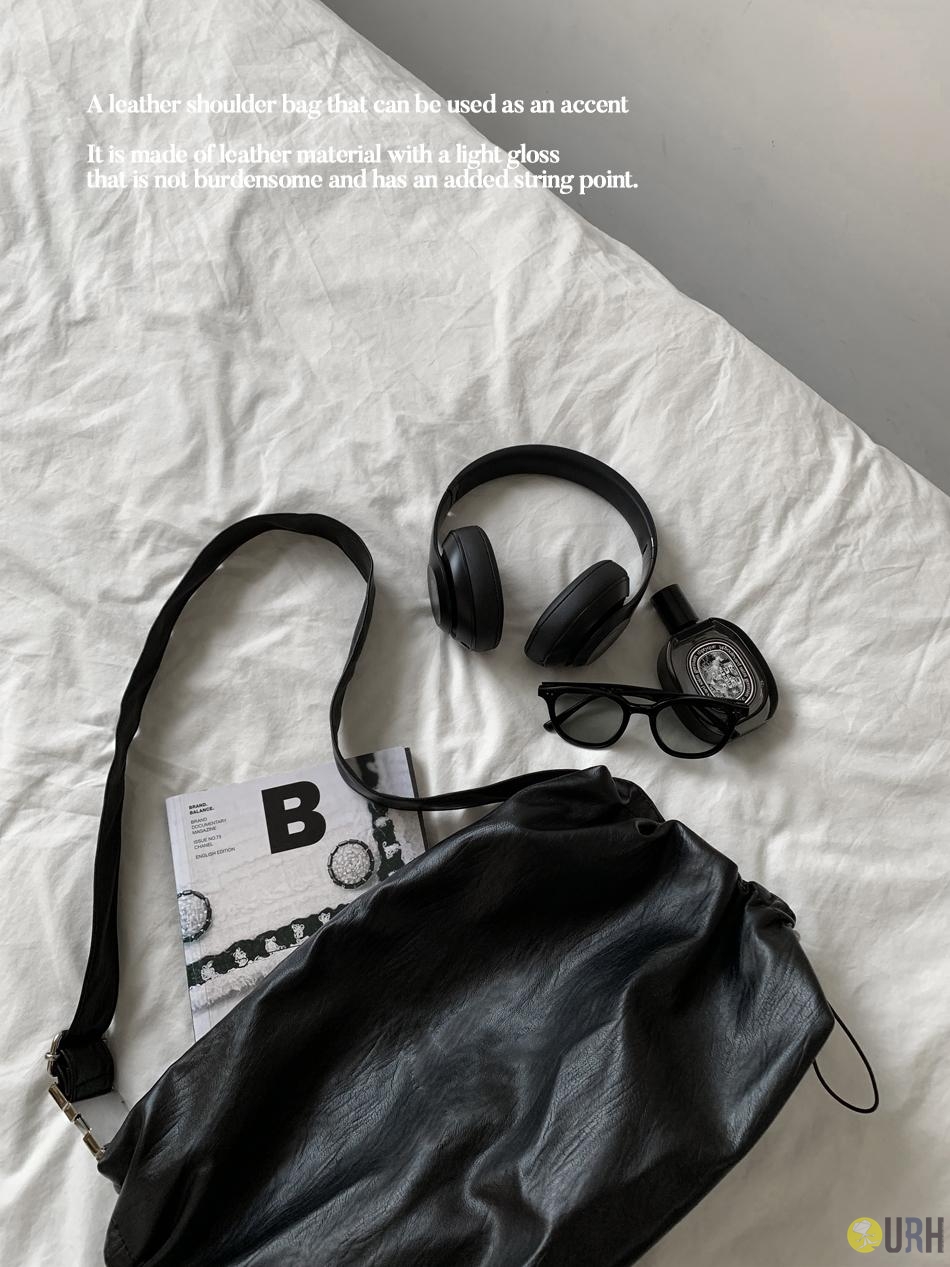 【100%保證韓國直送】復古金屬扣側邊抽繩皮革斜揹/肩揹袋 👜 [2 color] RL113061