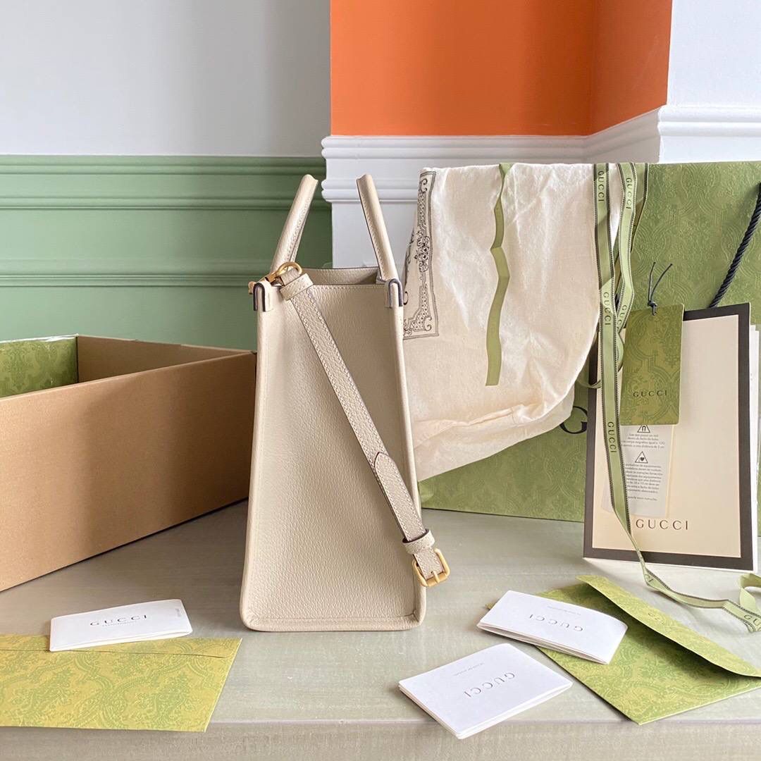 👜独家特级正品 g 659983 这款结构挺括的小号托特包采用gg supreme帆布制作，搭配燕麦色皮革滚边， 提供顶部提手和肩带双重携带选择。米色白色gg supreme帆布，环保材料，饰燕麦色皮革滚边❤️
