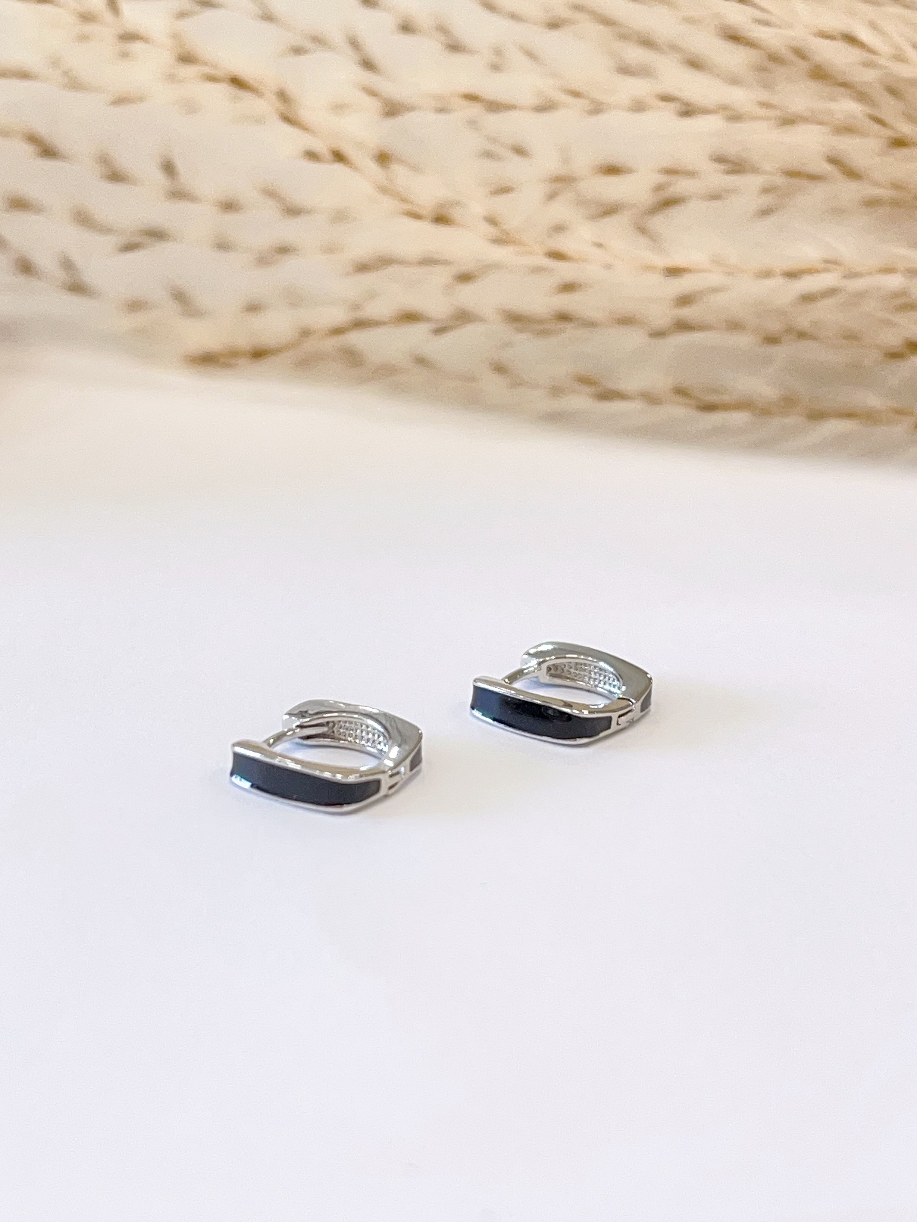 拼色黑边方形耳扣耳环