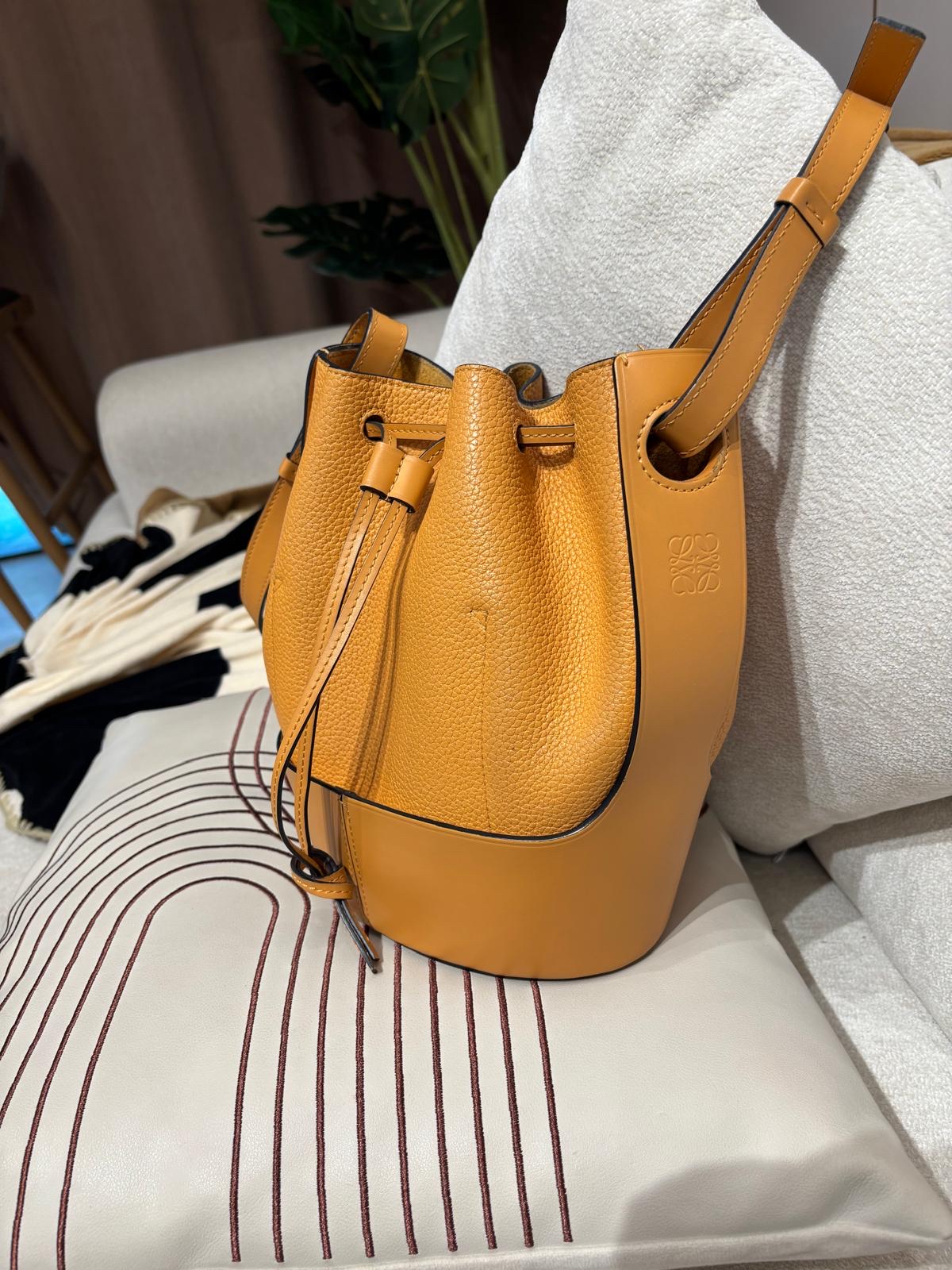 Loewe balloon bag Calfskin 100%Authentic ,95%new✅dust bag 