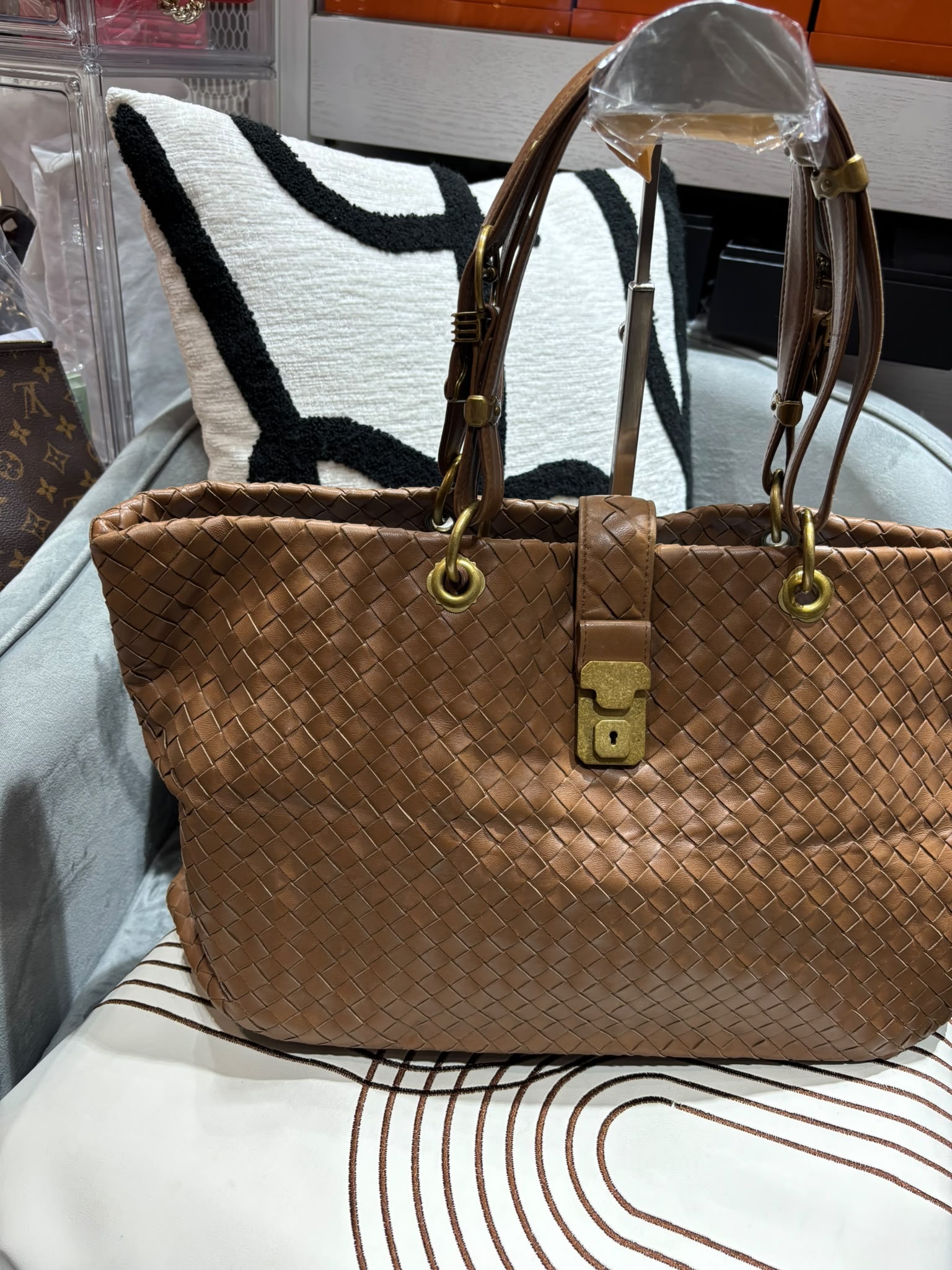 Bottega Veneta Intrecciato Roma Tote Bag shoulder bag Tan 100%Authentic ,90%new 
