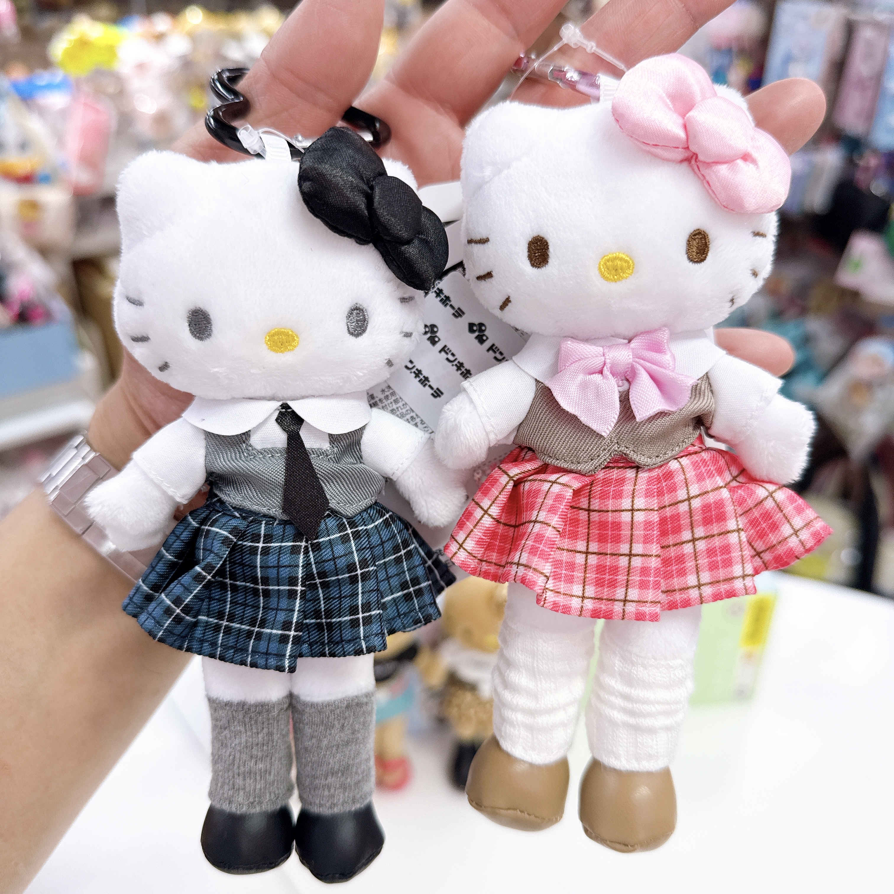 日本最新限定版Hello Kitty長腿 黑皮 公仔掛飾