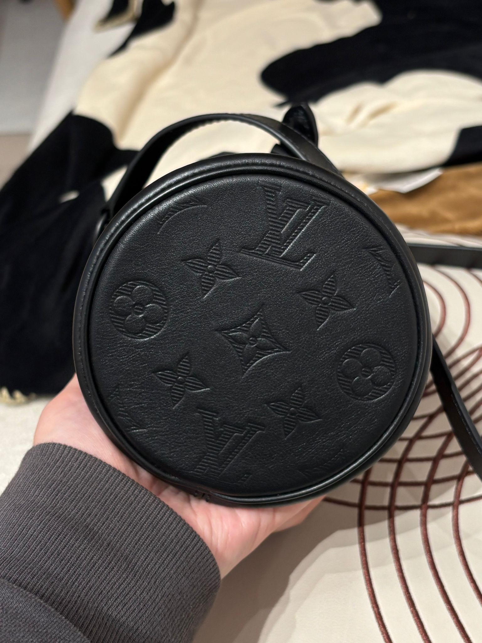 LV Chalk Nano Empreinte Monogram Black Calfskin Bucket Bag m44628 100%Authentic ,98%new✅dust bag  