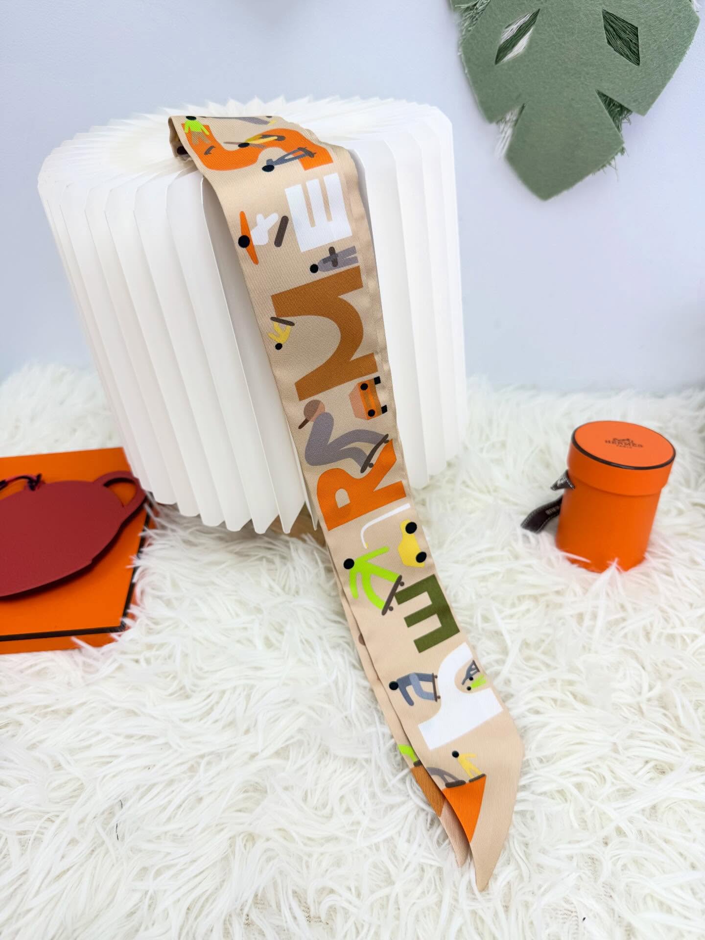 🤍PRE OWNED 全新Twilly全套🧡