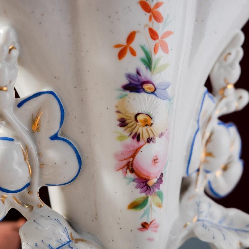 Antique Victorian c.a.1860s Hand paint Floral Foliage Shaped Vase/Spill Vase (MT1546-3)