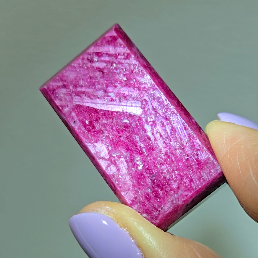 Ruby in zoisite with prismatic pattern and UV - RBY72