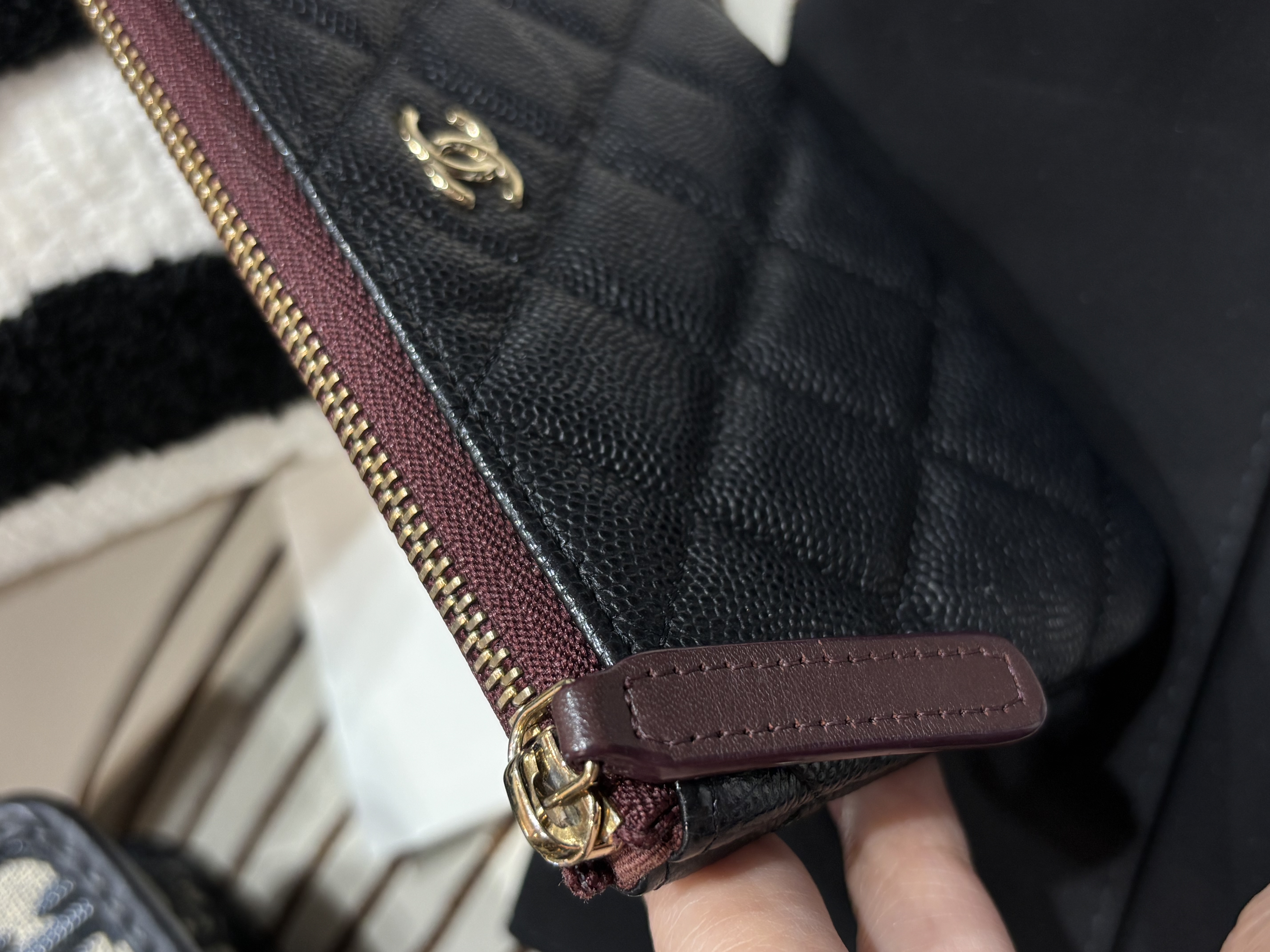 Chanel zip pouch o case 黑色荔枝牛皮金扣zip wallet 100%Authentic, 99%new ✅晶片✅Dust bag