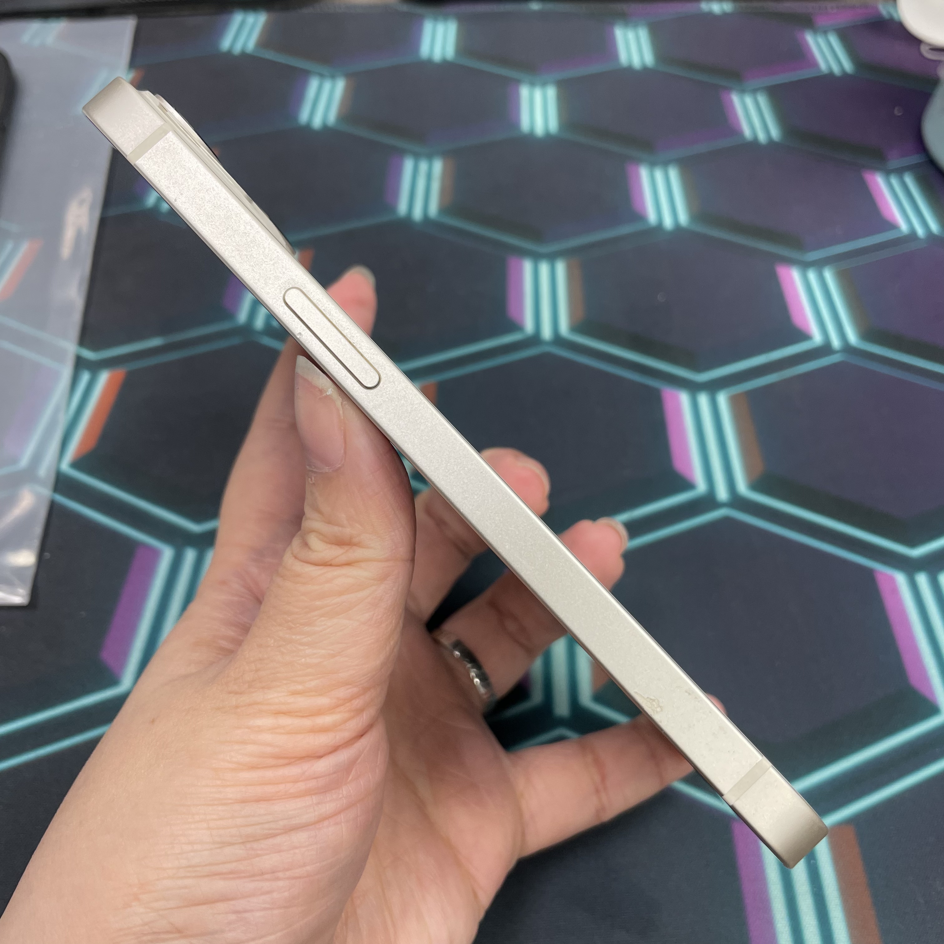 *8144 13 勁靚機 128GB 電76 白色 white