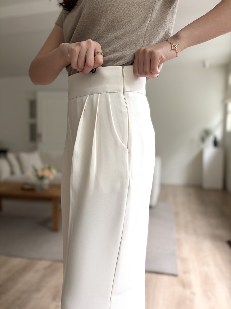Charlyne Seamless-Front Slacks (Ivory)