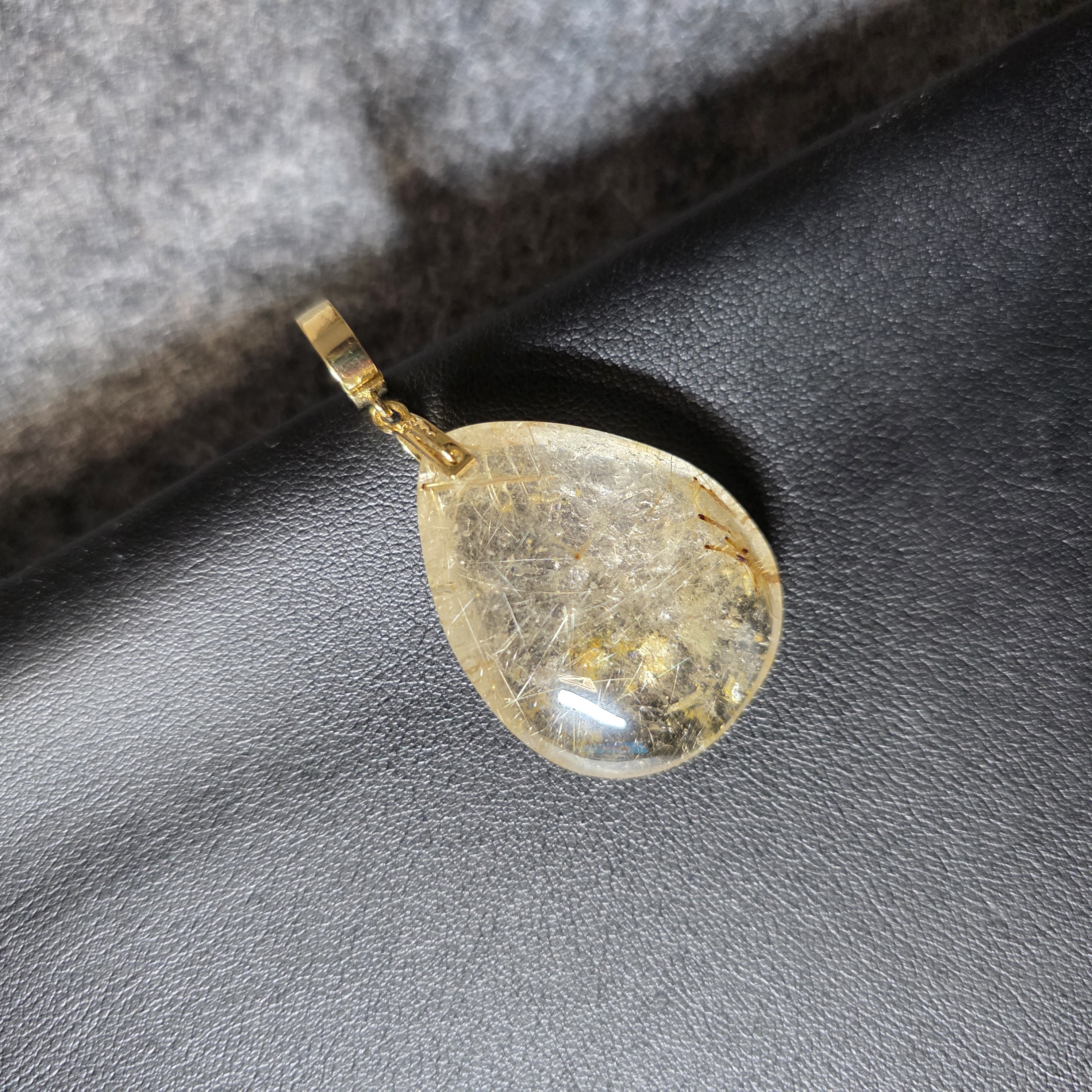 金髮晶水滴吊飾