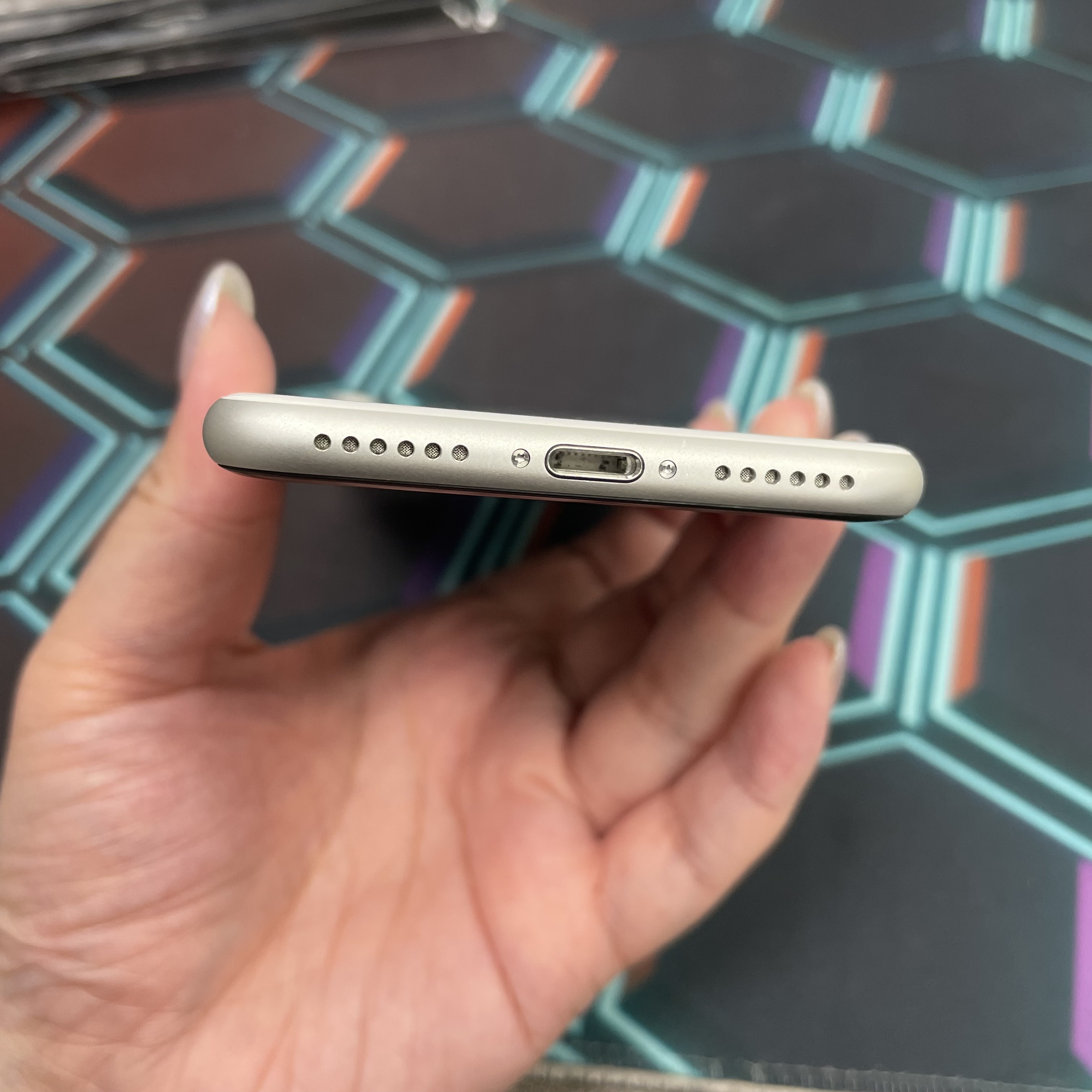 *7058 SE 2 完美機 128GB 電85 白色 white