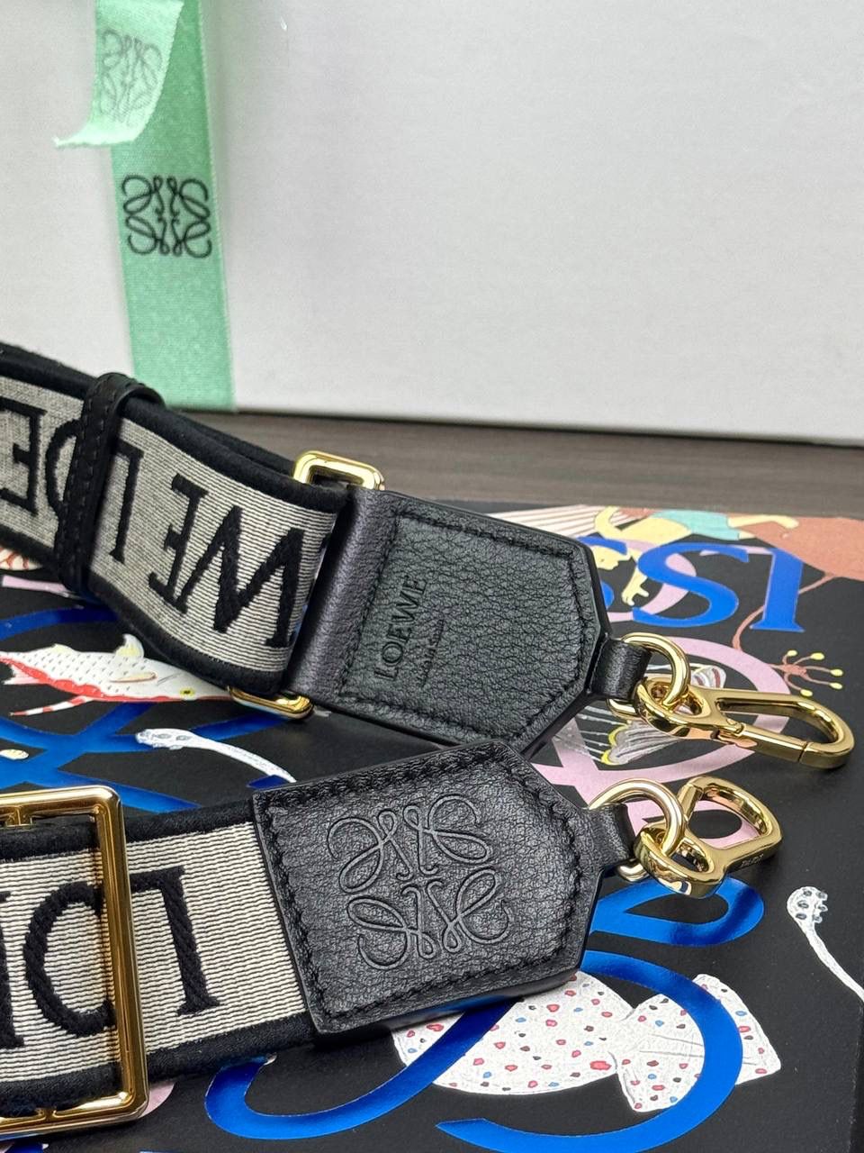 👉🏻升级版肩带【黑金】✅ 𝐀𝐧𝐚𝐠𝐫𝐚𝐦 刺绣肩带「黑金」 👈 全新升级上线♻️ （长度可调节） 编码：182323