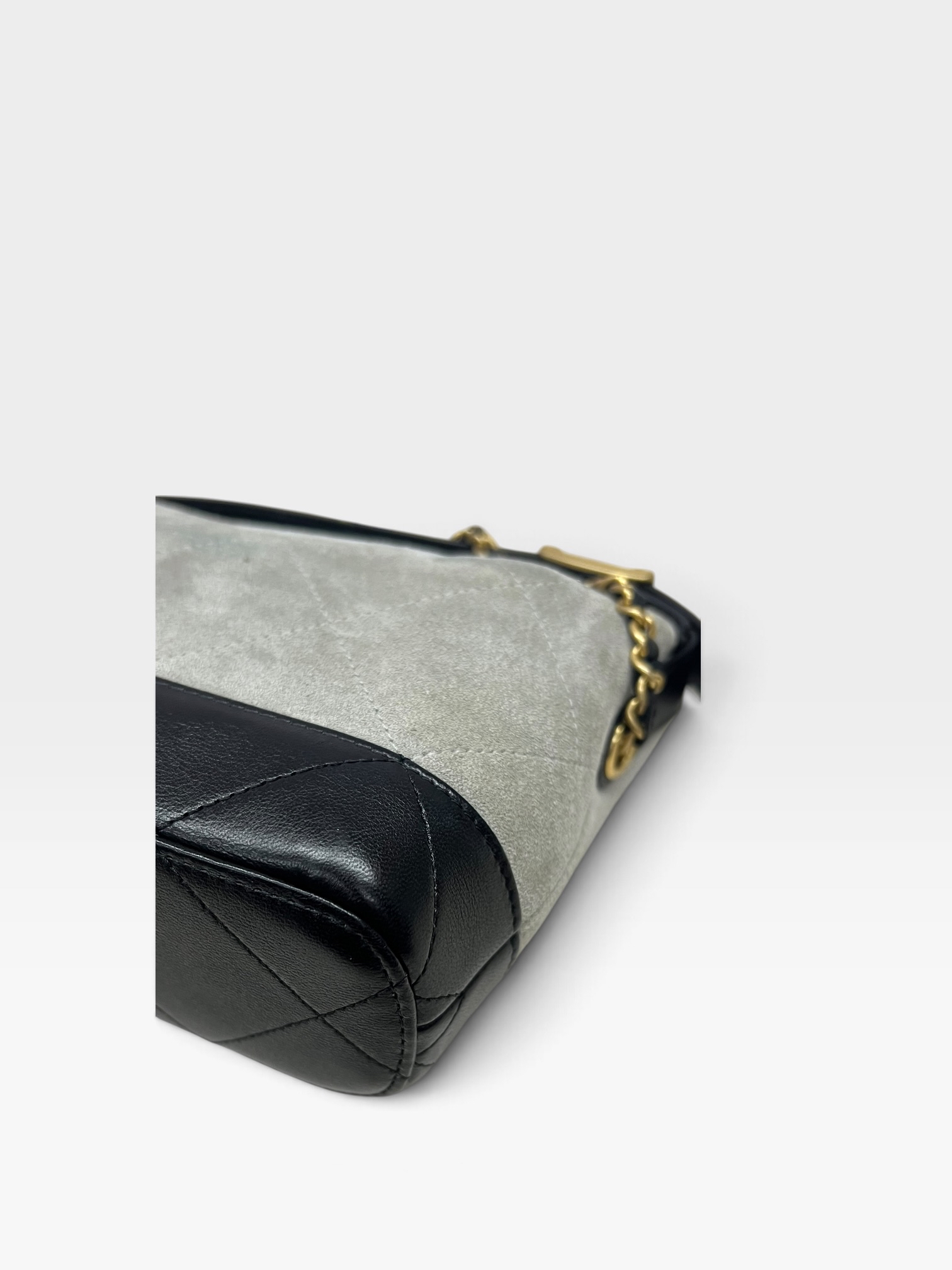 Pre-Owned CHANEL Clutch with Chain / Product Code: 102921