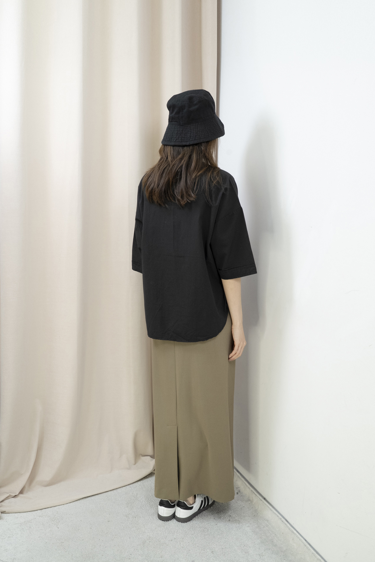 半開胸口袋斯文休閒上衣(黑色）