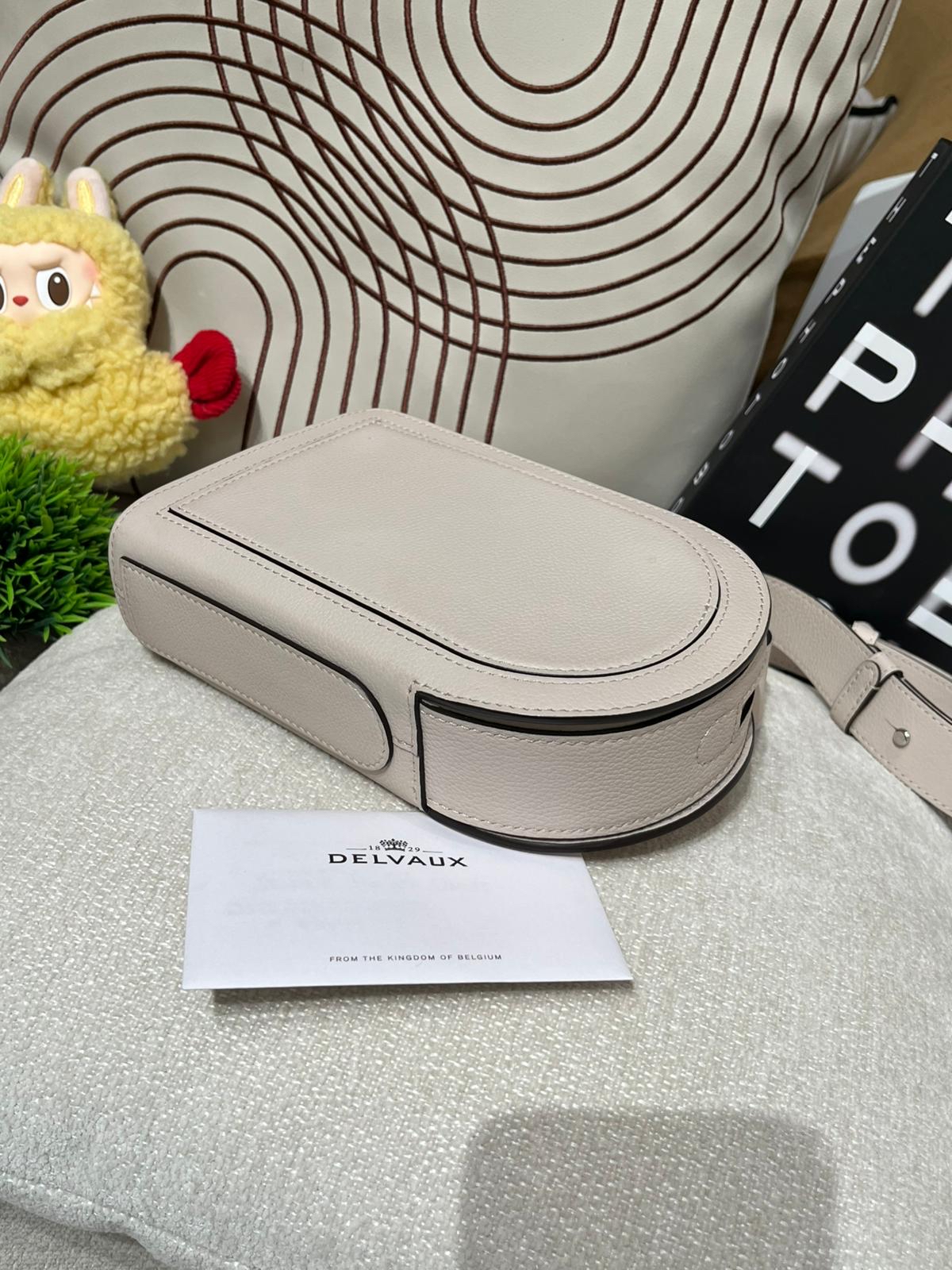 Delvaux Pin Jumping Calfskin 100%Authentic, 99%New ✅專門店收據✅證書✅Booklet✅Tap✅Dust bag