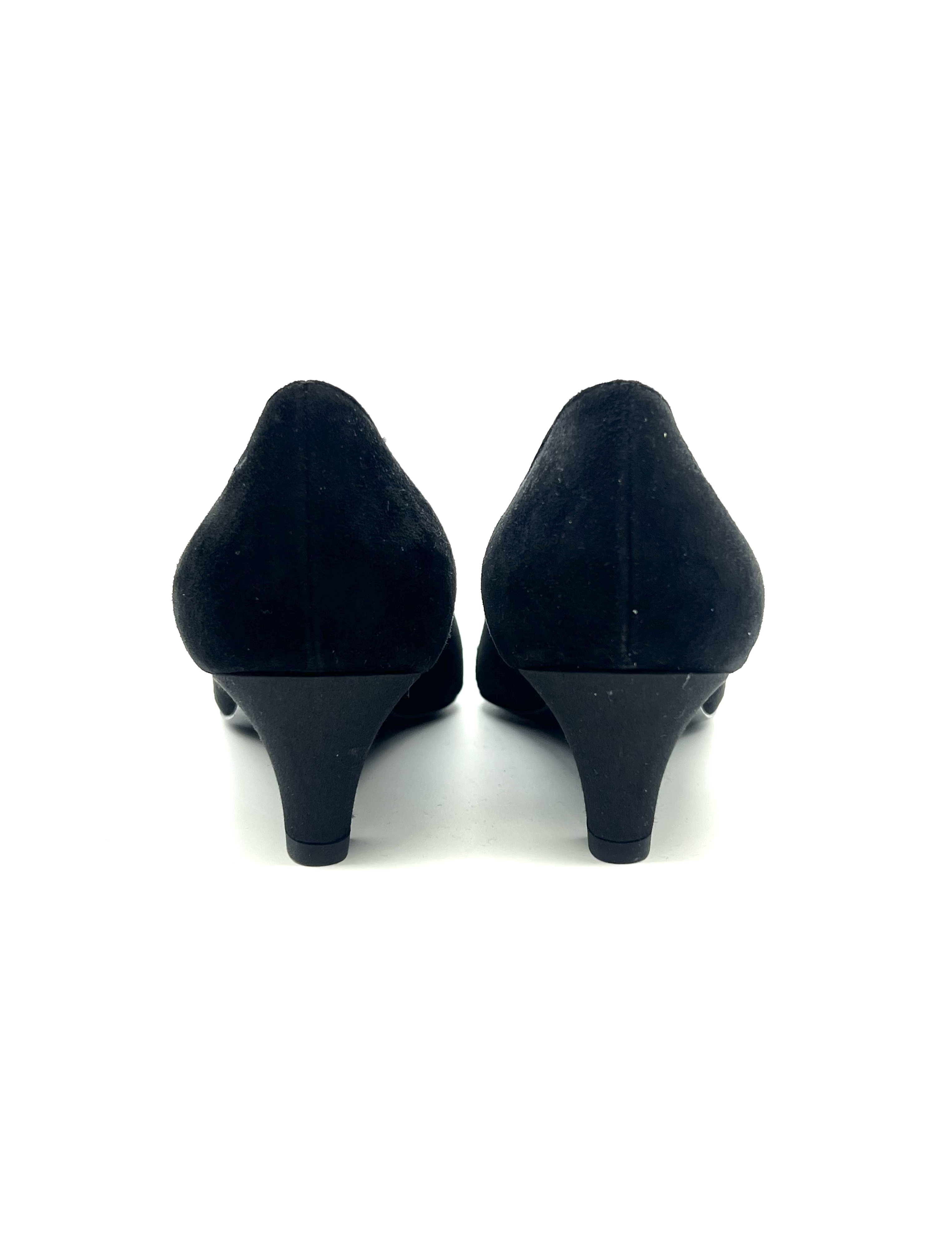 Pre-owned Chanel Black Suede Kitten Heels / Product Code: 26052102