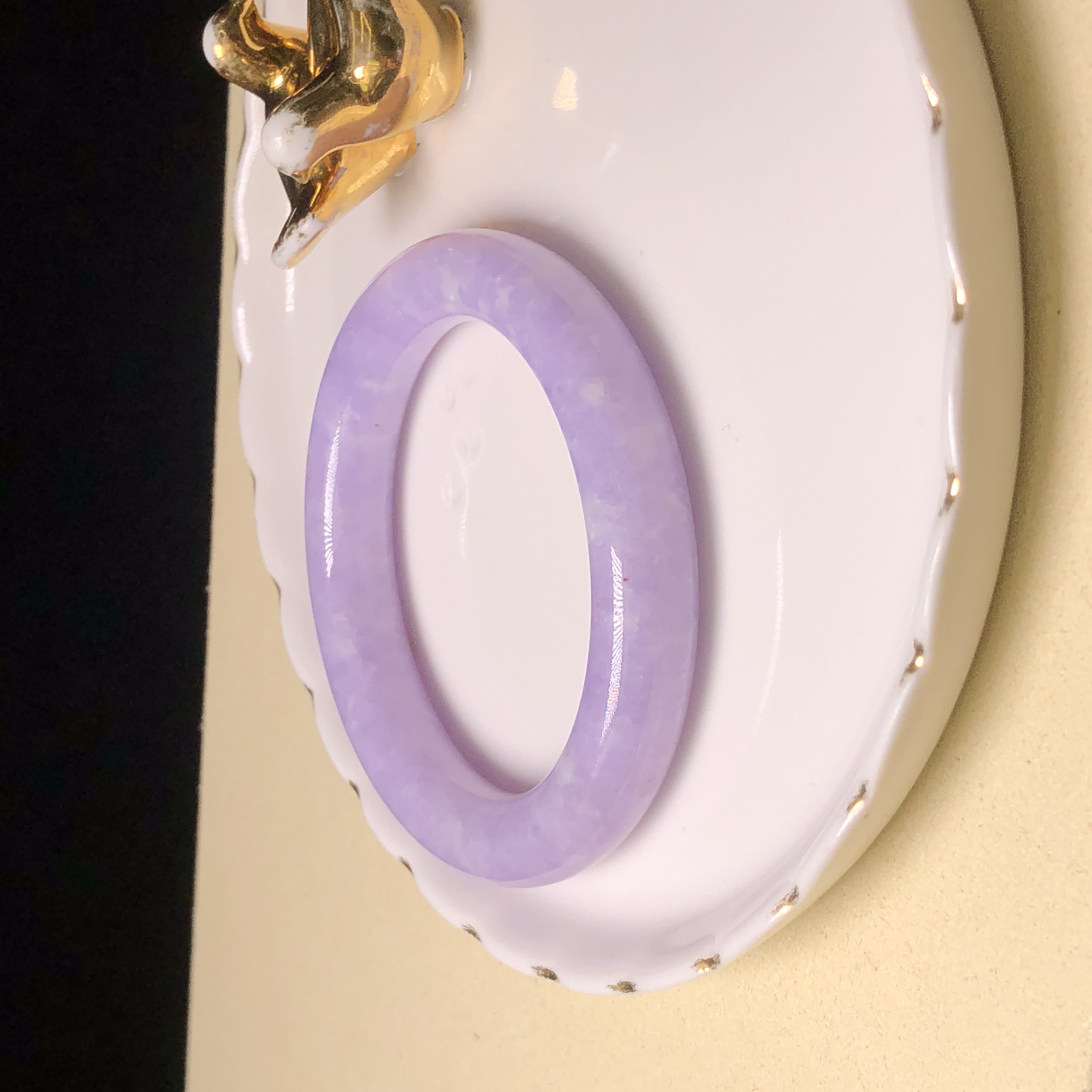 C06825 紫羅蘭帶翡色圓鐲52.7mm