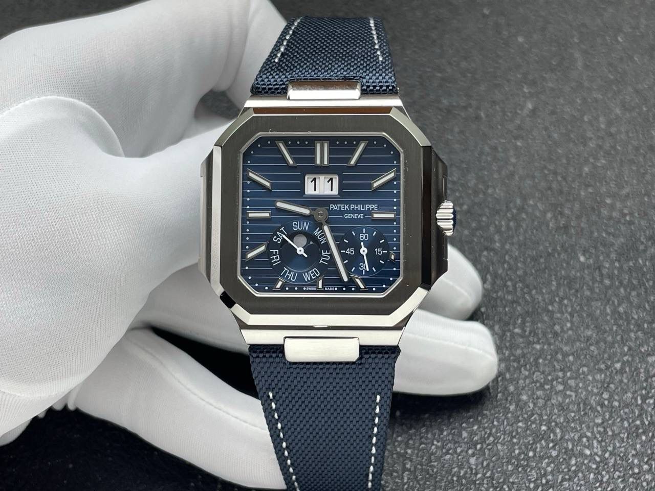 🌐百达翡丽 推出设计与美学： Cubitus 5822P-001表壳尺寸 45毫米（对角线测量） ，这款腕表的心脏是 Caliber 240 PS CI J LU 自动上链机芯🌐