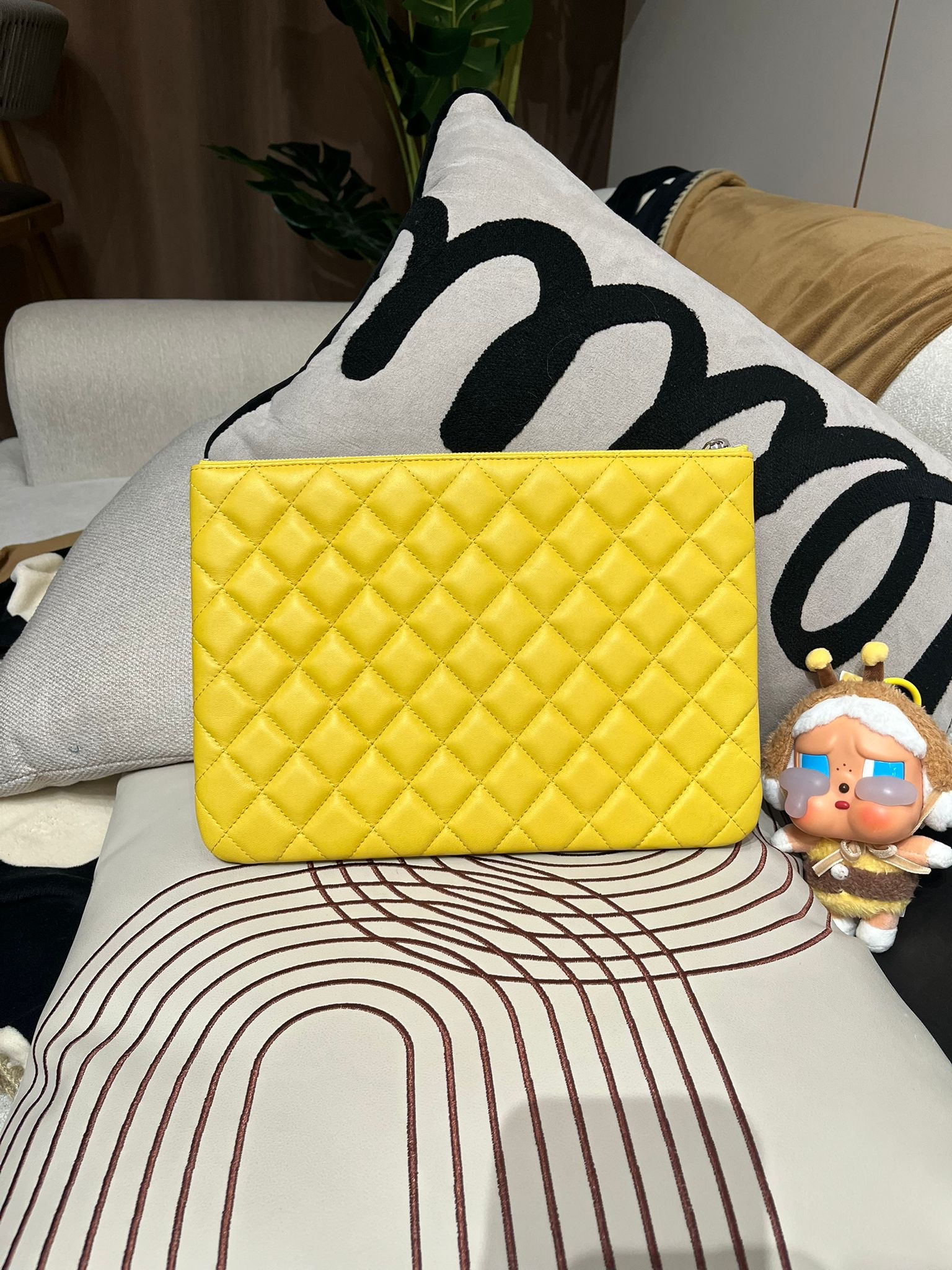 Chanel clutch bag  100%Authentic,98%new✅CARD  Size :W28cm x D1.5cm x H19.5cm 