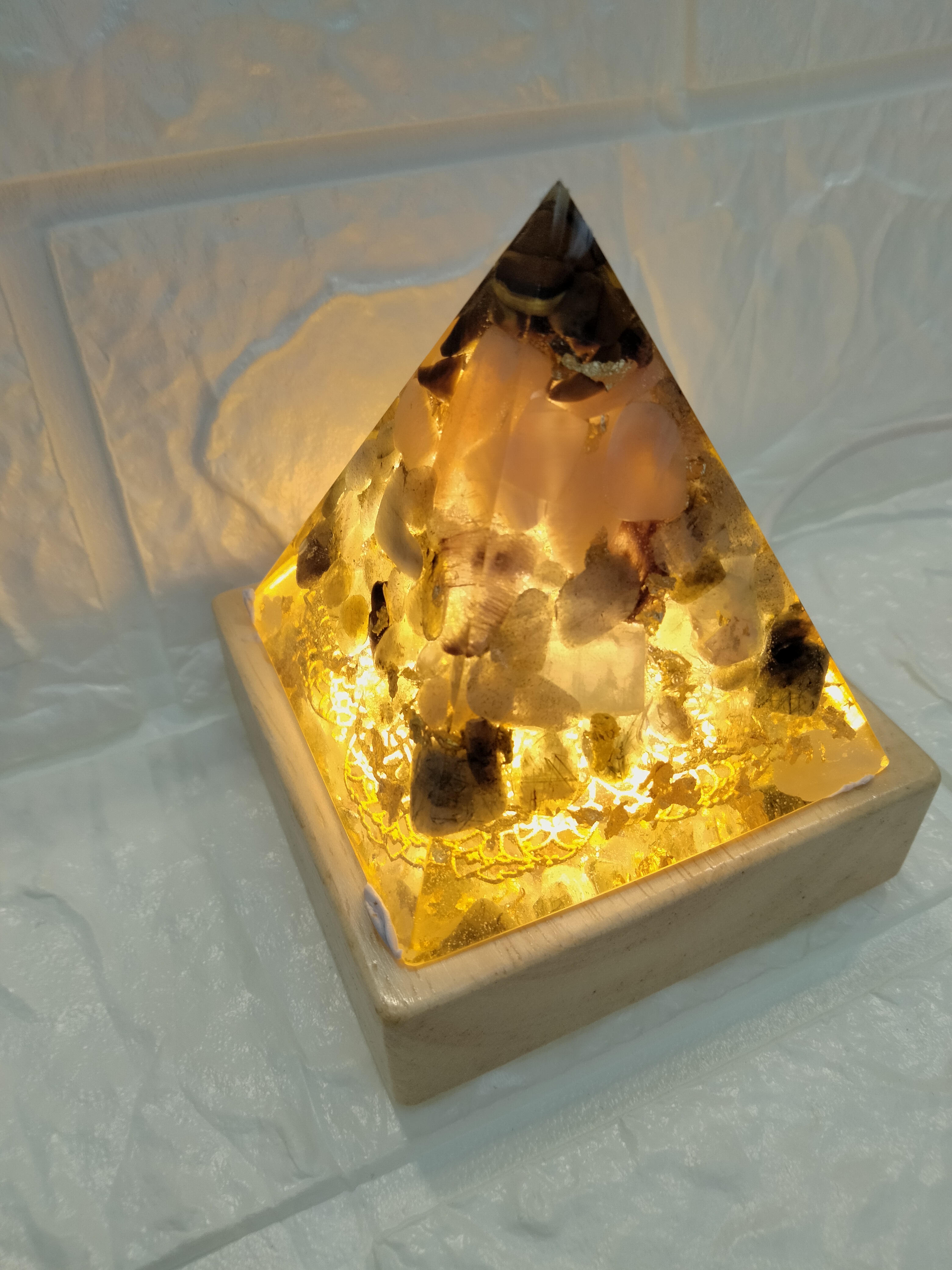天然水晶能量塔（6×6 cm） 虎眼石,太陽石,拉長石,綠髮,銅髮
