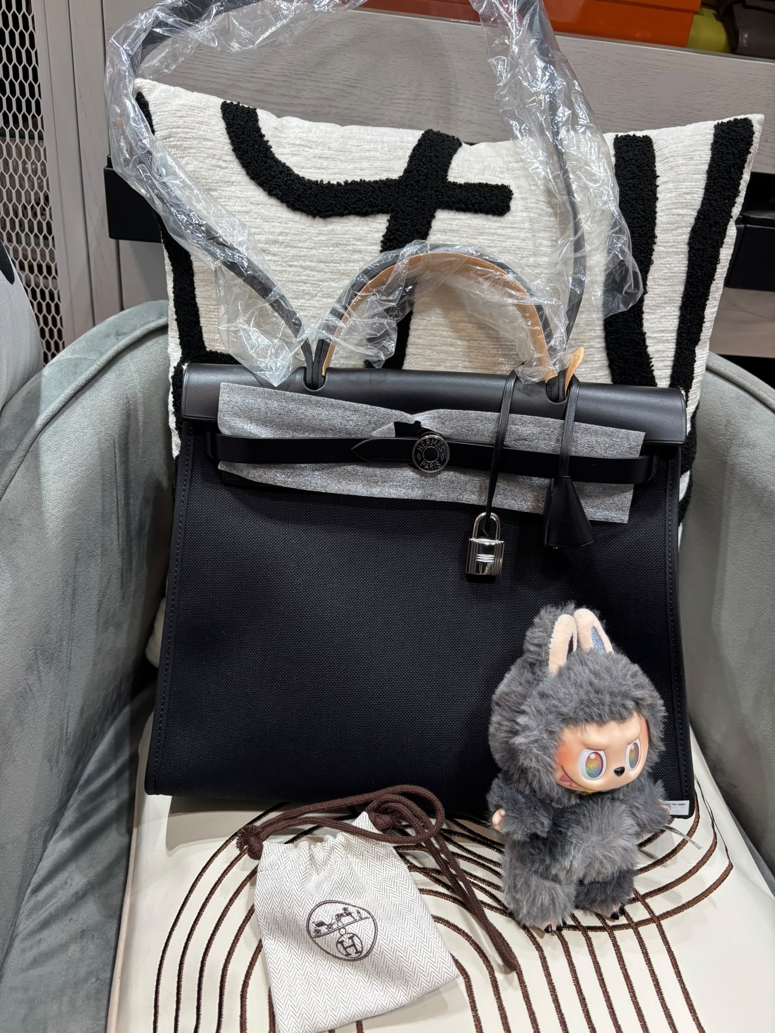 全新 Hermes herbag 31,黑銀，STAMP T 100%Authentic, 全新未使用品 ✅收據副本✅key lock✅塵袋✅box