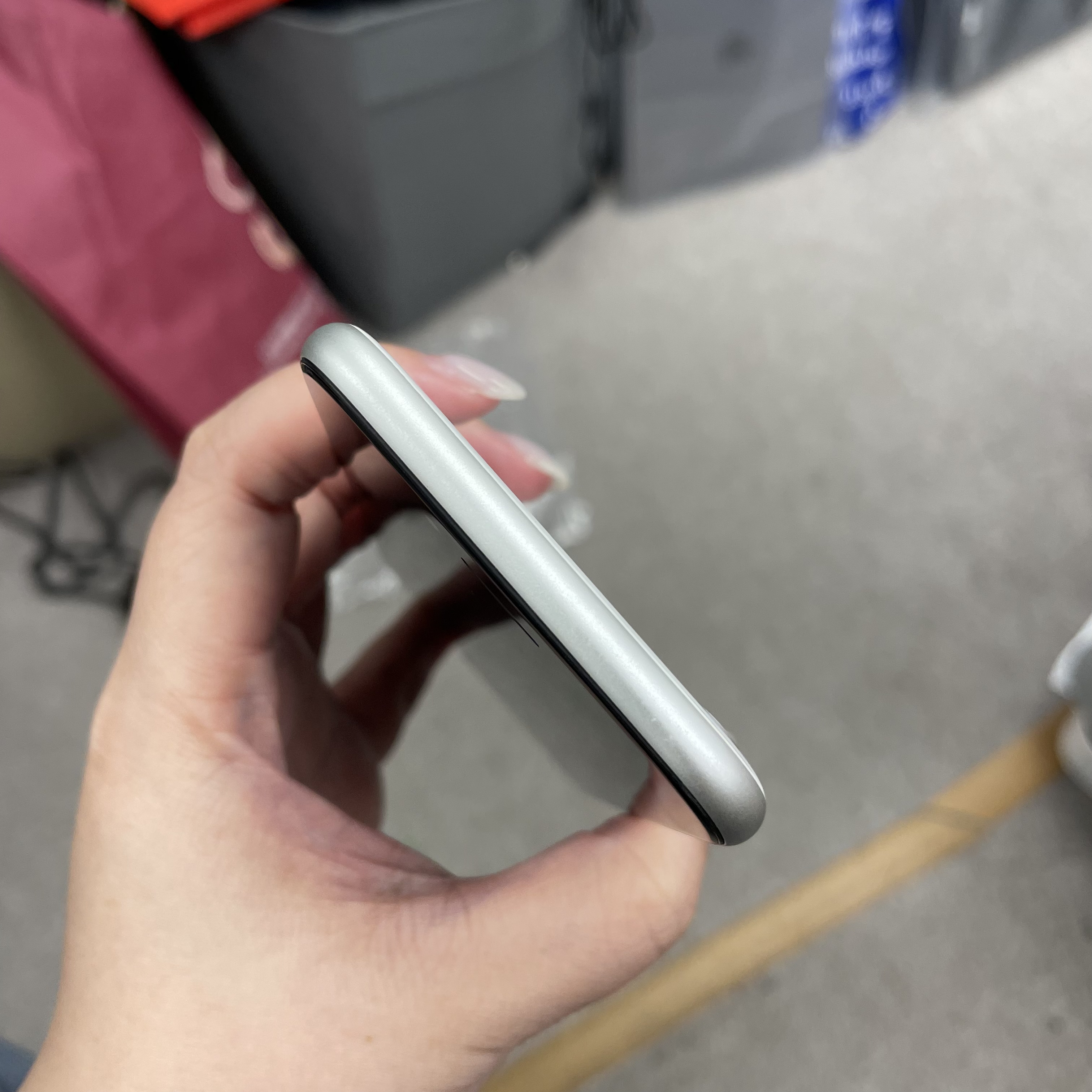 *6634 SE2 勁靚機 64GB 電72 白色 white
