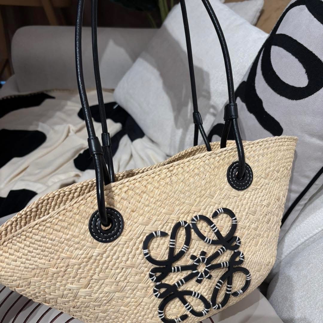 Loewe raffia small shoulder bag 100%Authentic,98%new✅dust bag