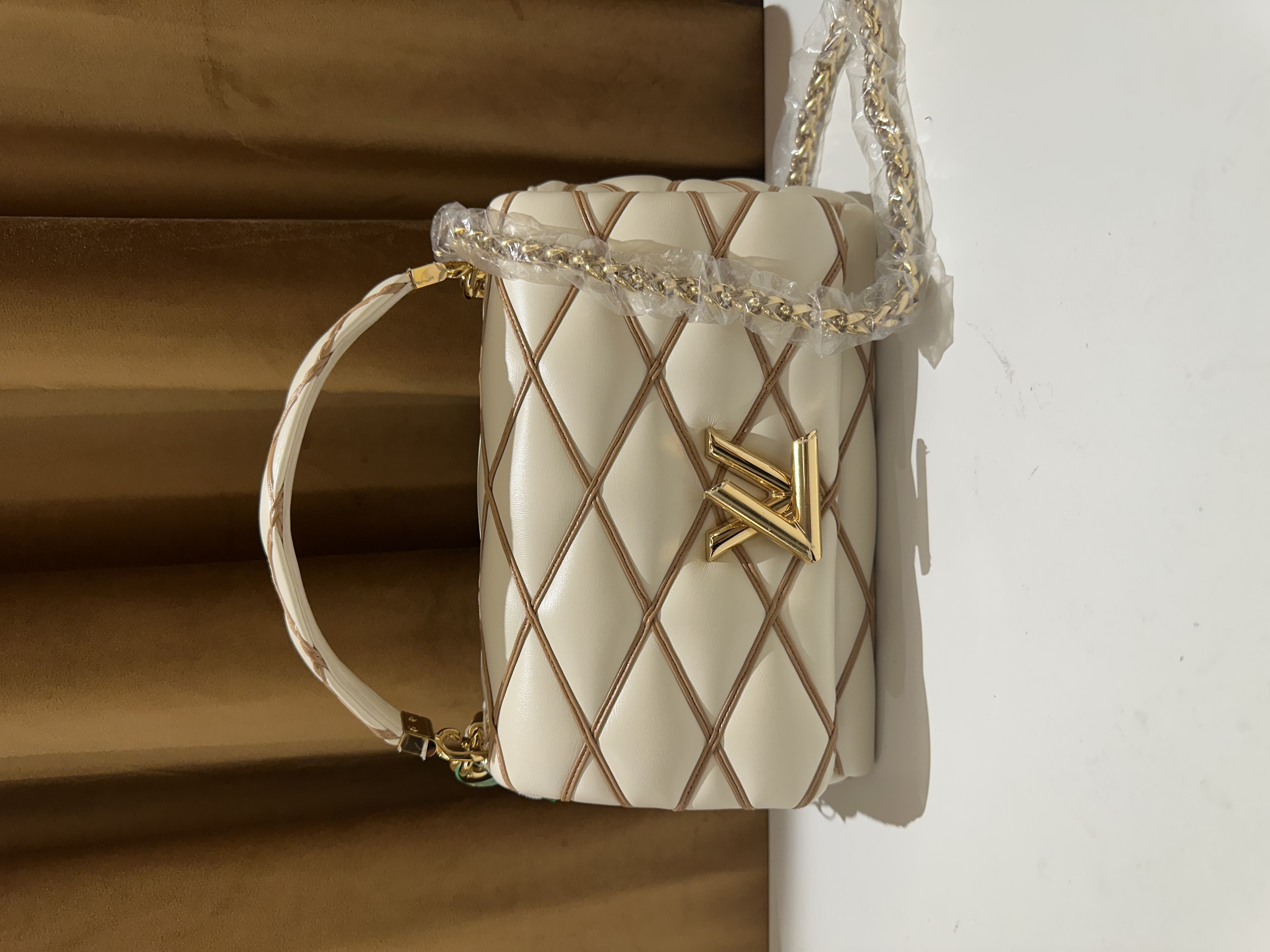 直播貨品 |  [1個-$100 2個-$300］H9