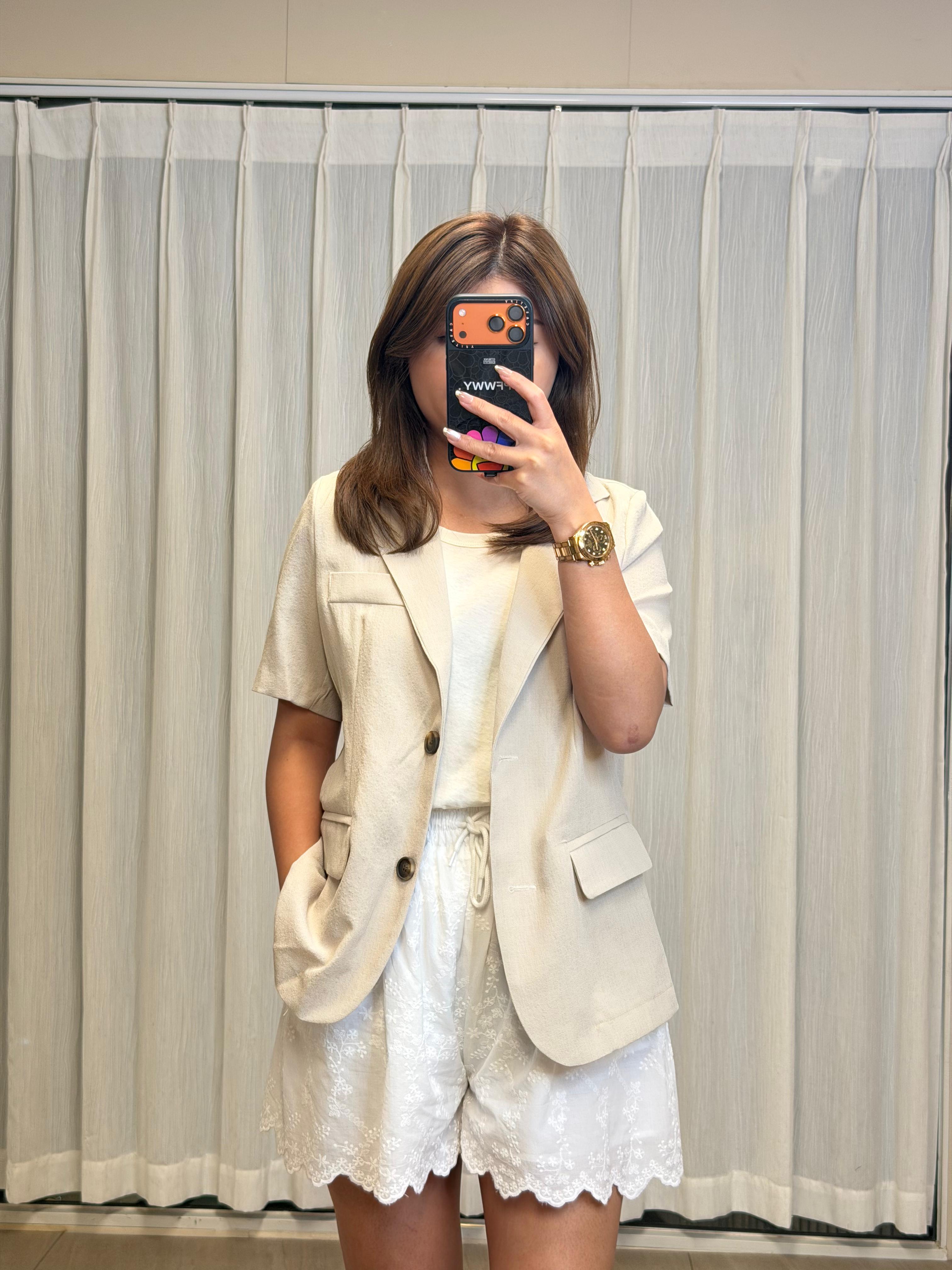 #221120 麻質圓腳邊短西裝外套