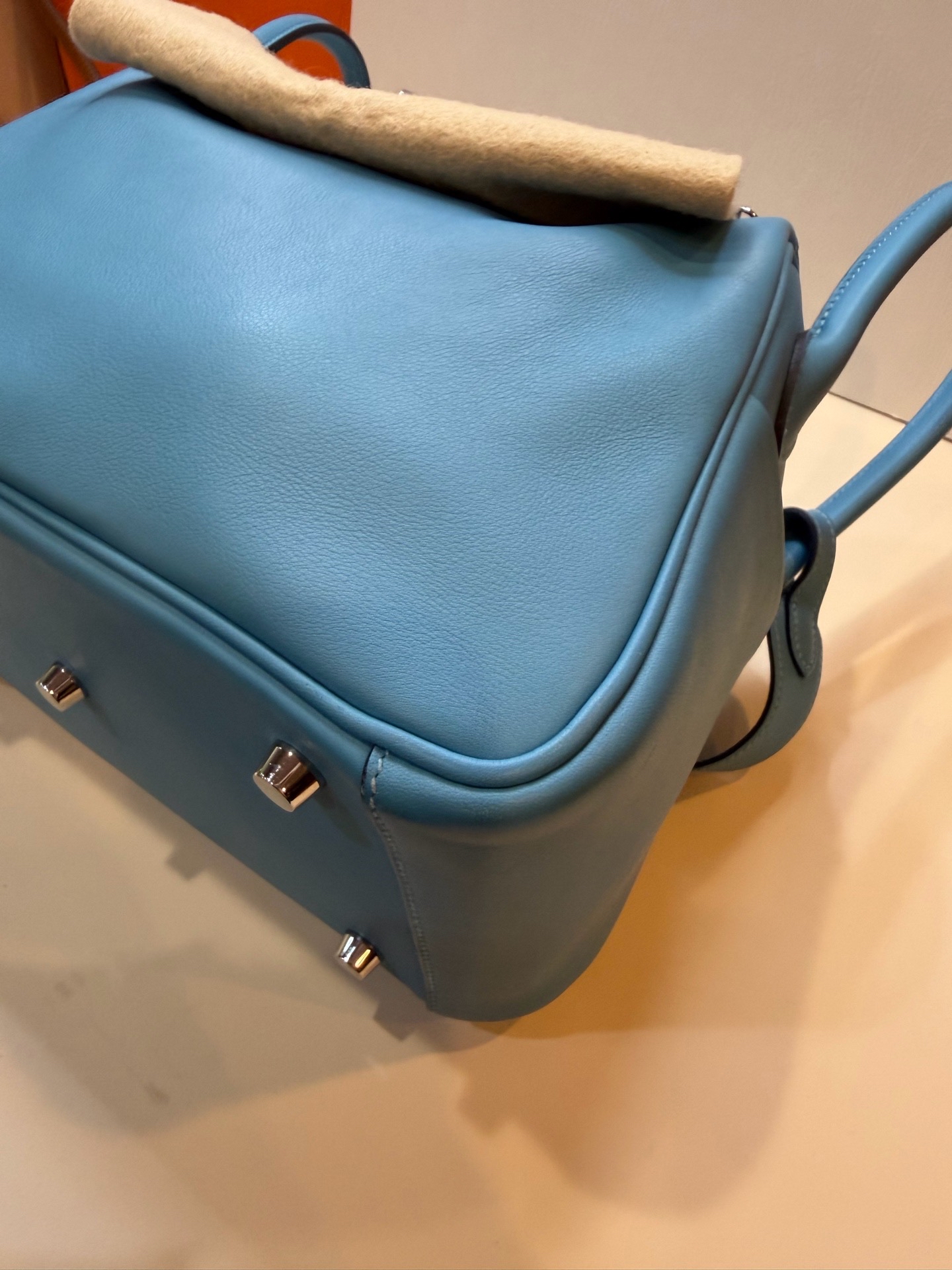 Pre-Owned HERMÉS Lindy 26 Stamp D / Product Code: 26042420