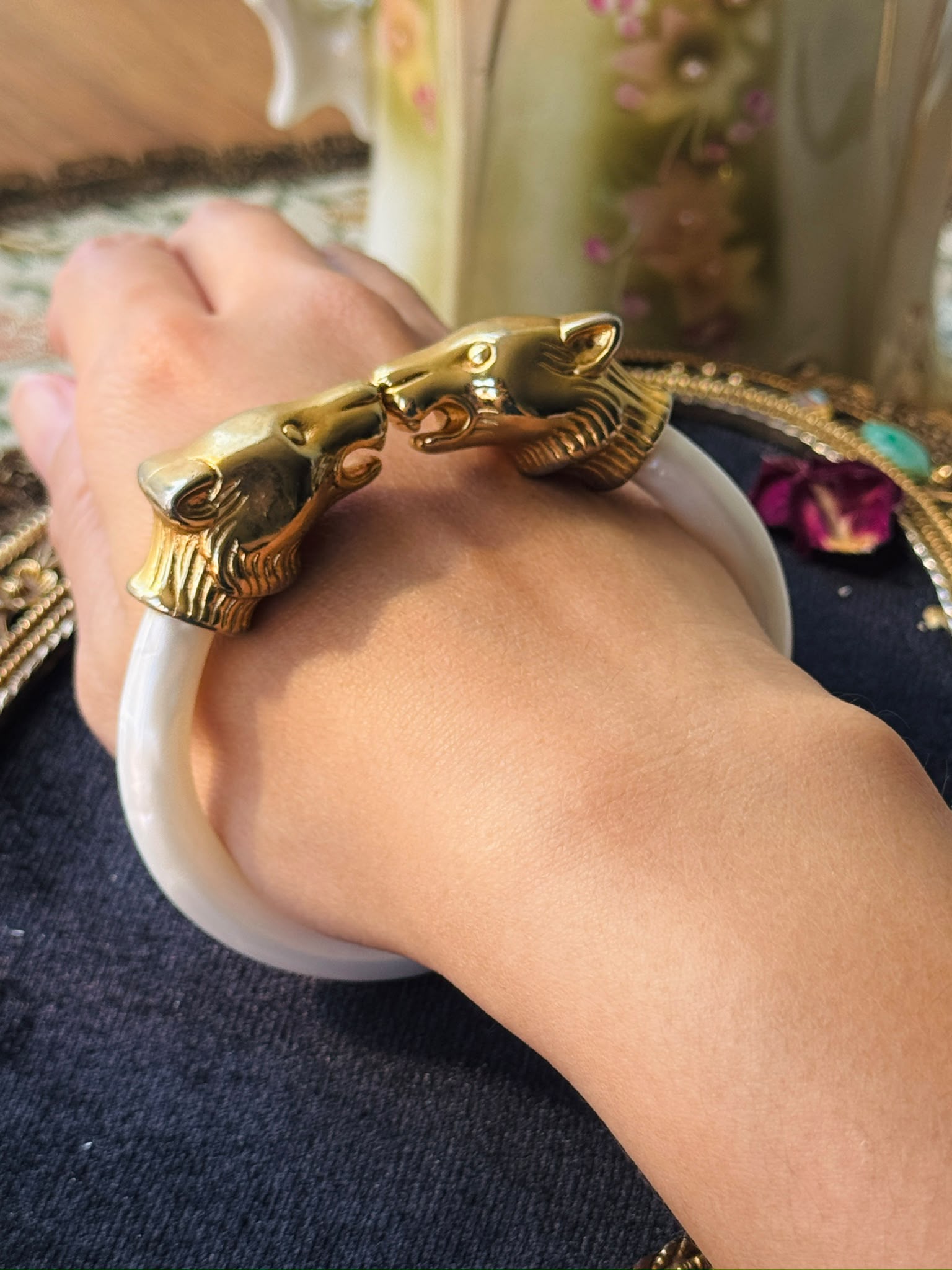 C.a. 1980s Leopard Or Panther Pearlized Resin Bracelet / Bangle (MT2679)