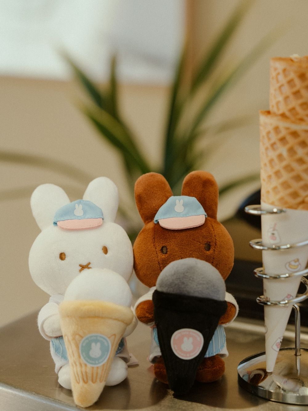 小菲兔店長醫療補助 [韓國直送] Miffy cafe Gyenongju慶州限定 冰淇淋店店員掛件 (Miffy/Melanie/Boris)