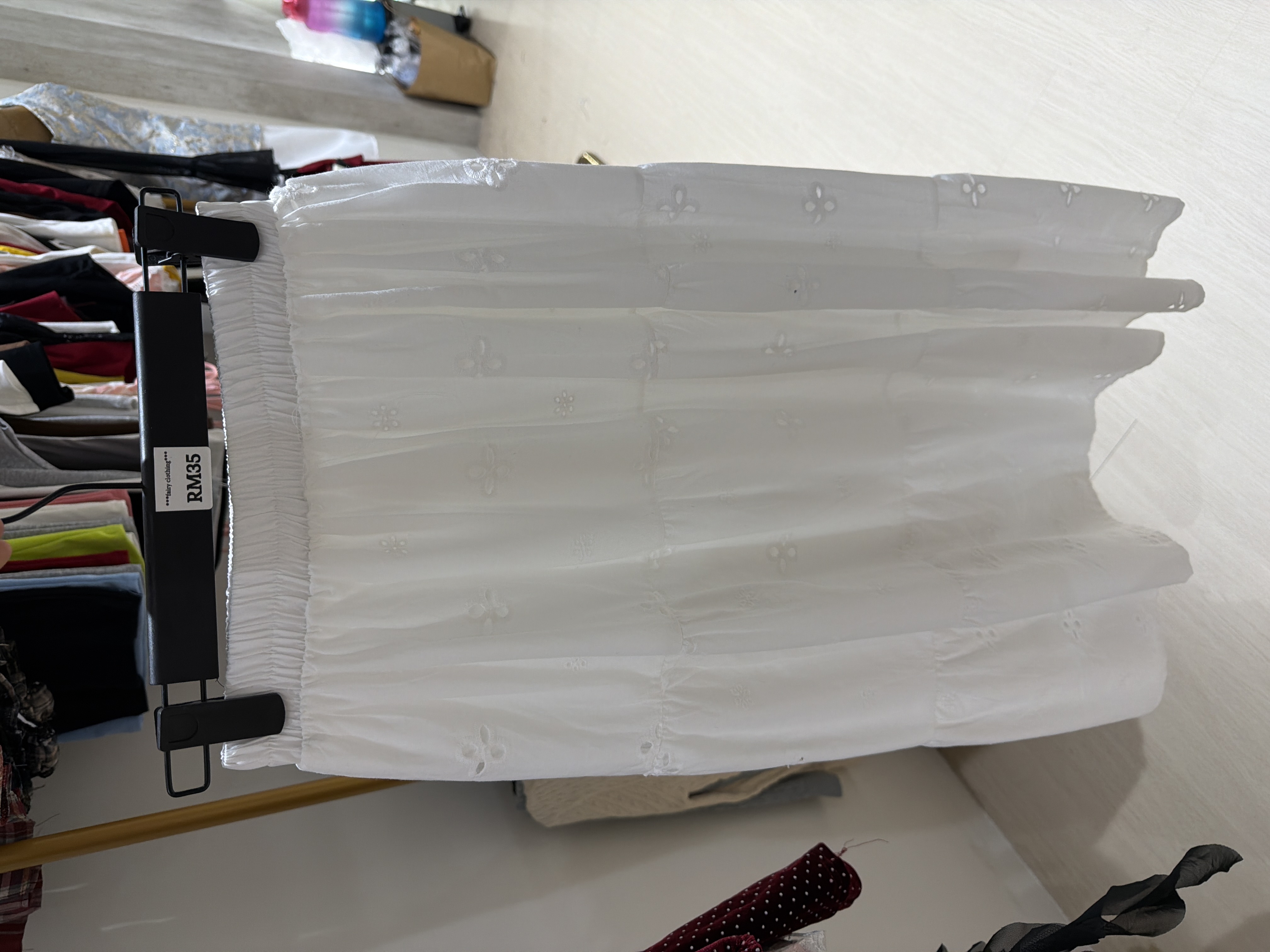 白色鏤空層疊裙