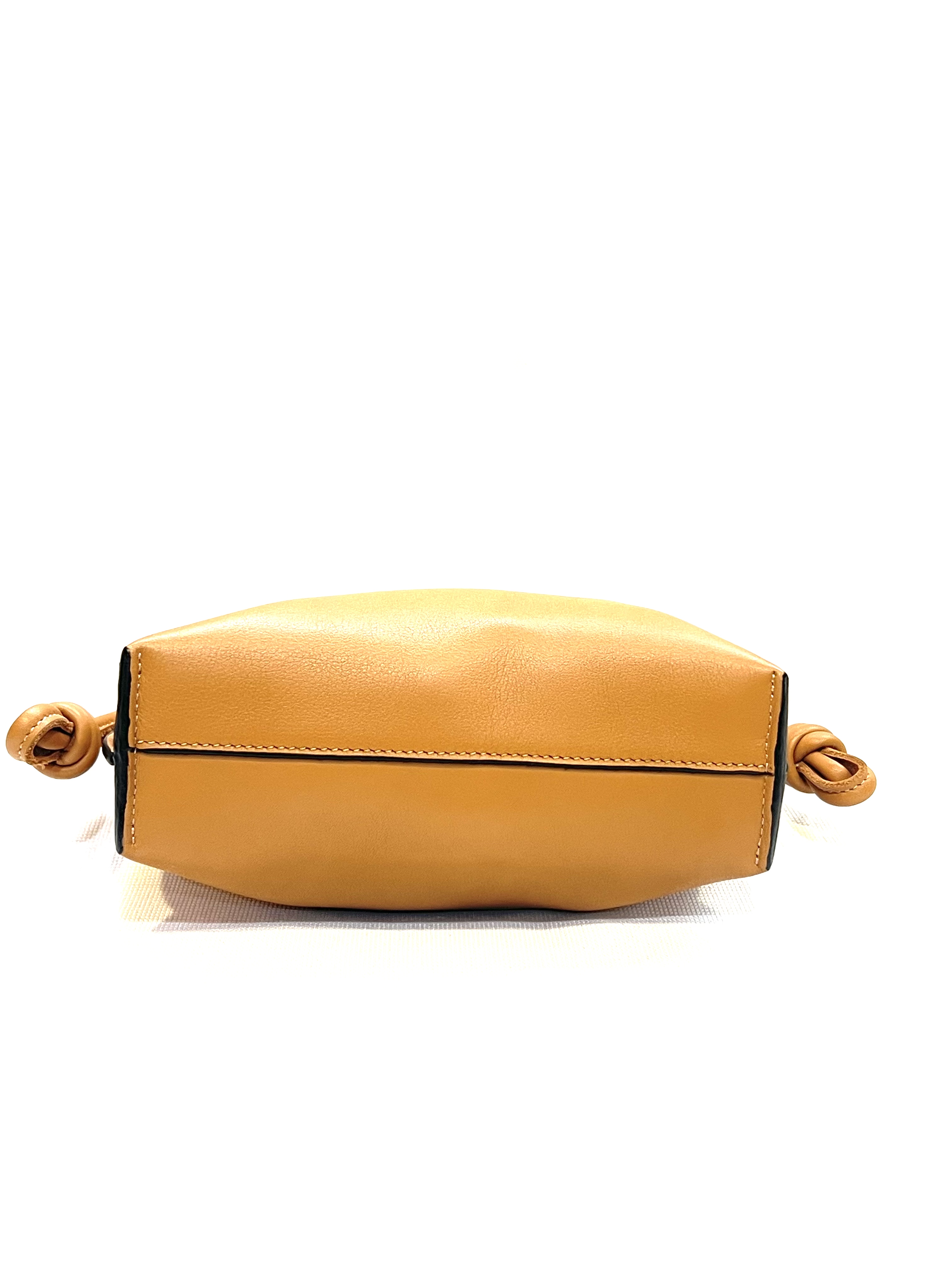 Pre-Owned LOEWE Nano Flamenco Leather Clutch / Product Code: 26041652