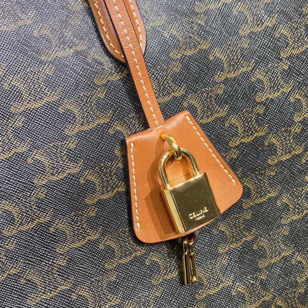 🔥大货实拍图 𝗖𝗘𝗟𝗜𝗡𝗘 ♥ 𝗧𝗥𝗜𝗢𝗠𝗣𝗛𝗘 𝗖𝗔𝗕𝗔𝗦 𝗧𝗢𝗧𝗘 型号：197912 尺寸：43*30*10cm