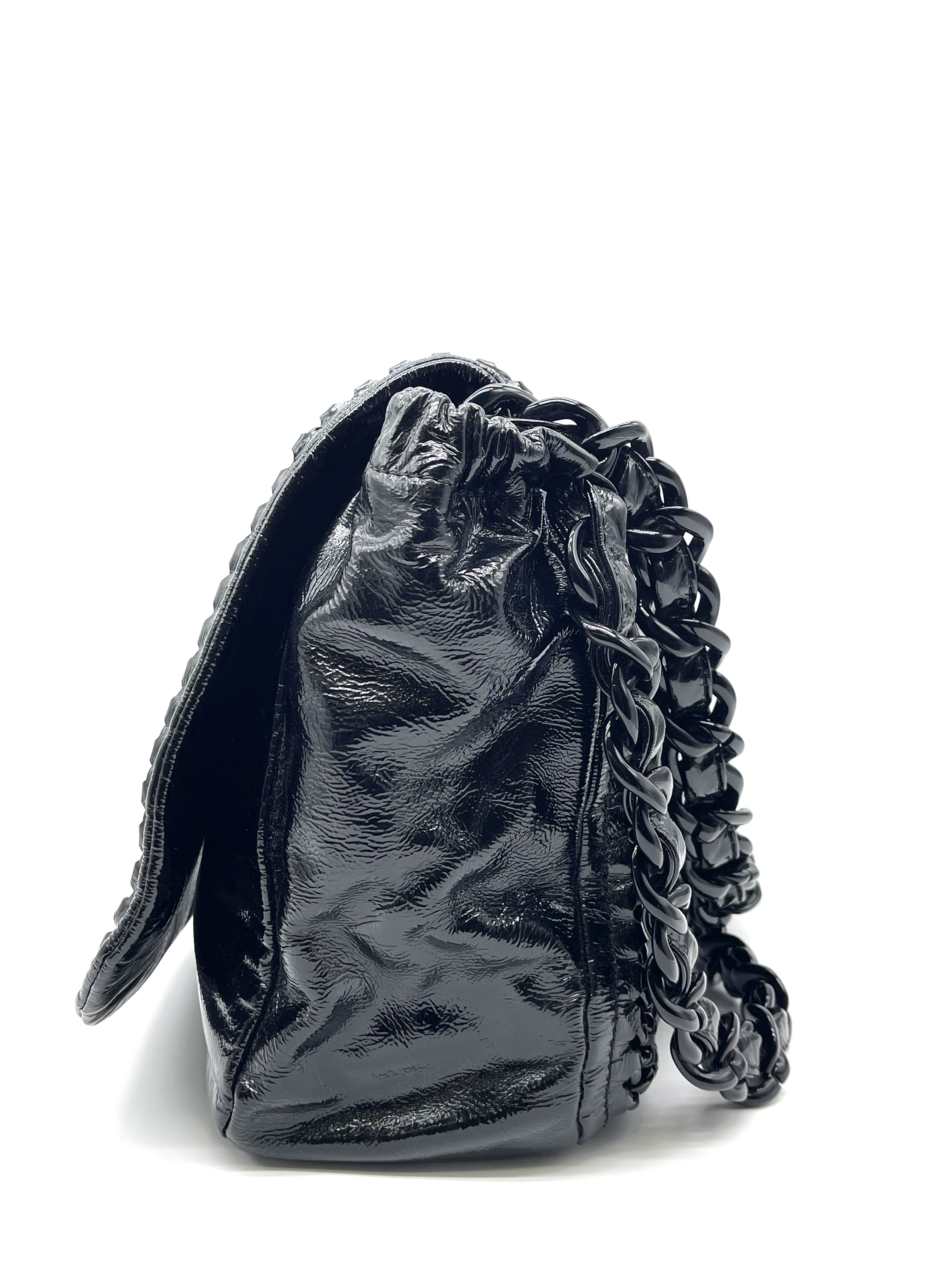 Pre-owned Chanel Black Patent Leather Luxe Ligne Flap Bag / Product Code: 26040308