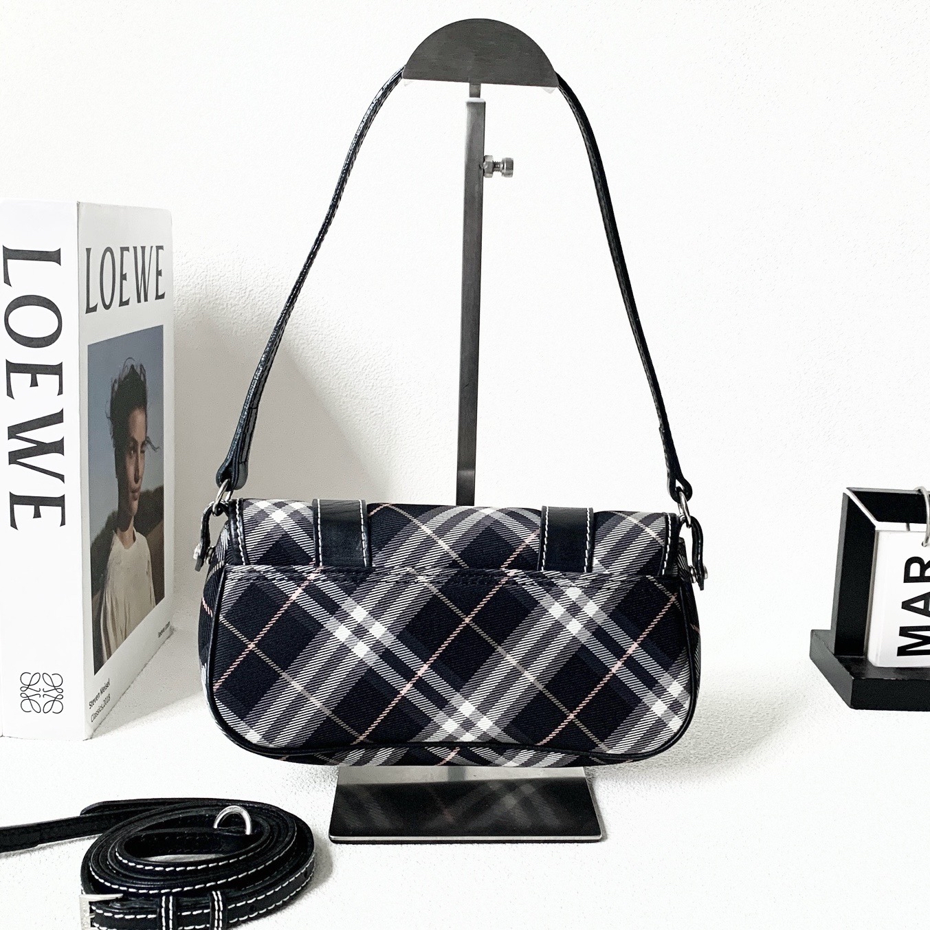 【預訂貨品】Burberry黑白格紋法棍包