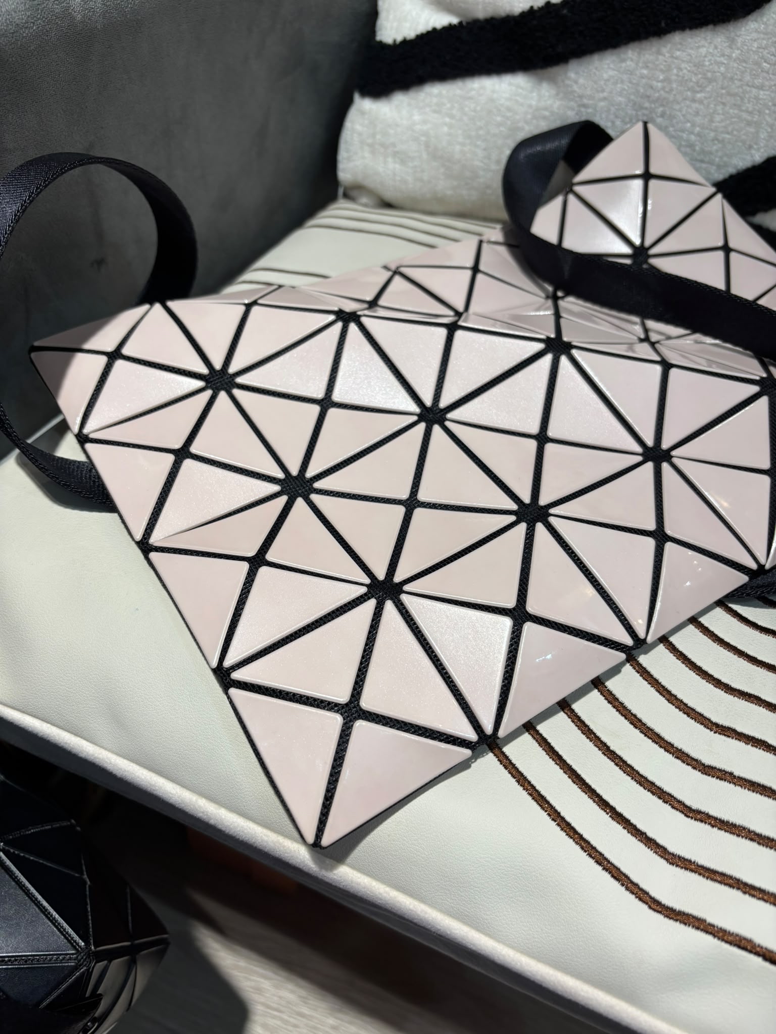 Issey Miyake bao bao crossbody bag 100%Authentic, 98%New ✅Dust bag