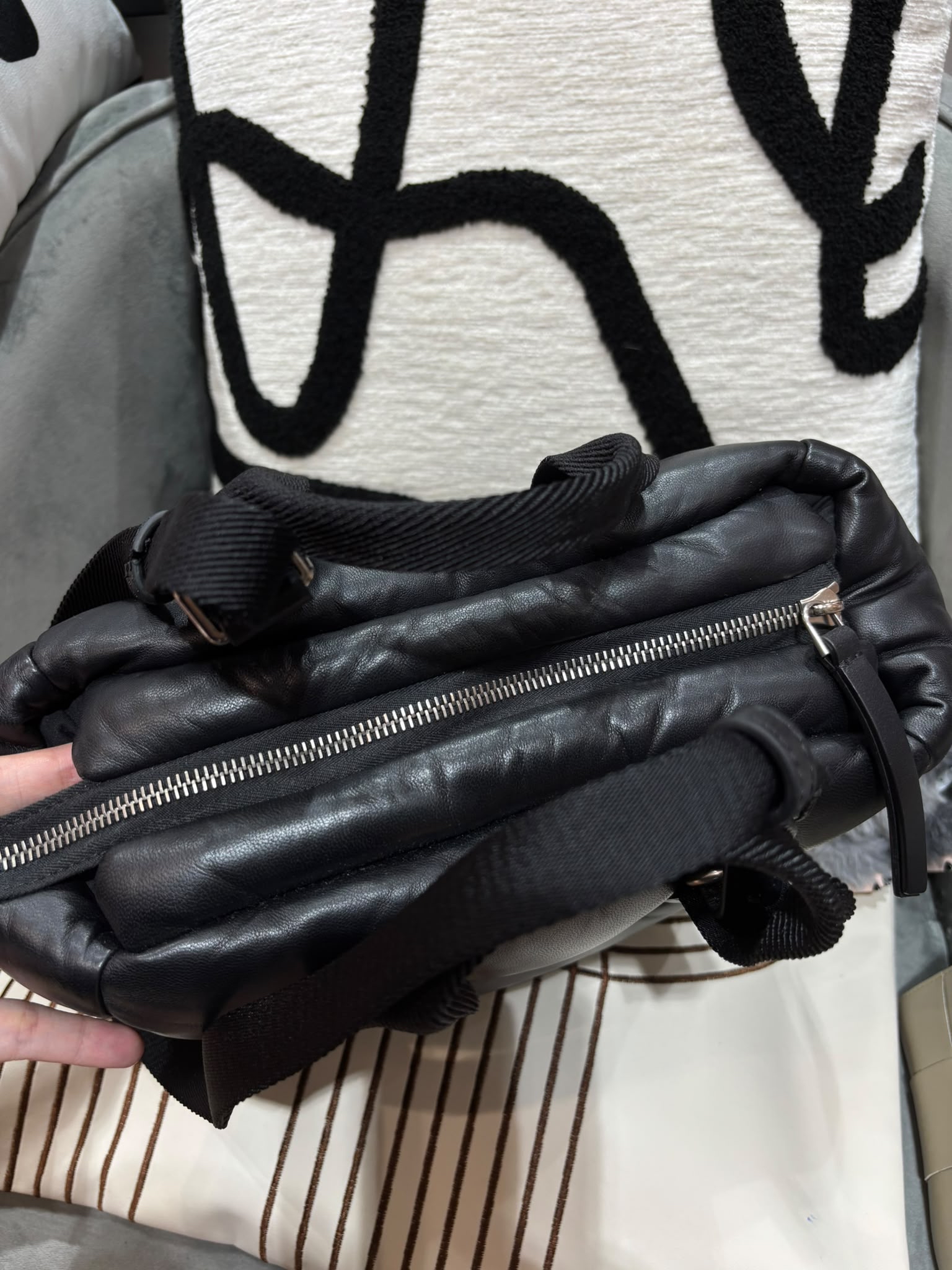 MONCLER CARADOC 皮革羽絨迷你手提包 5L00010 100%Authentic, 98%New ✅Dust bag