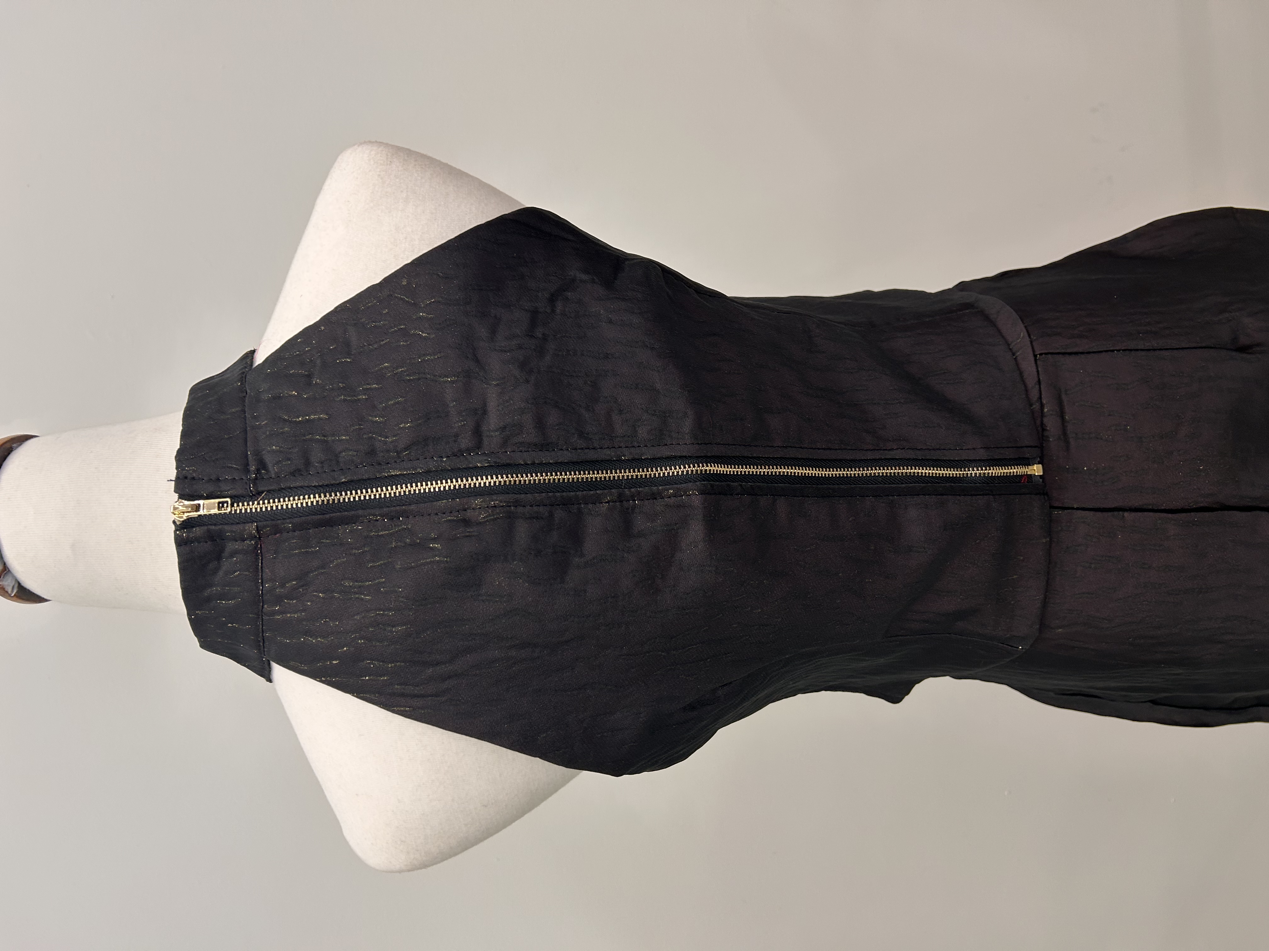 574.WB Cheong San Cut in Top & Skirt 